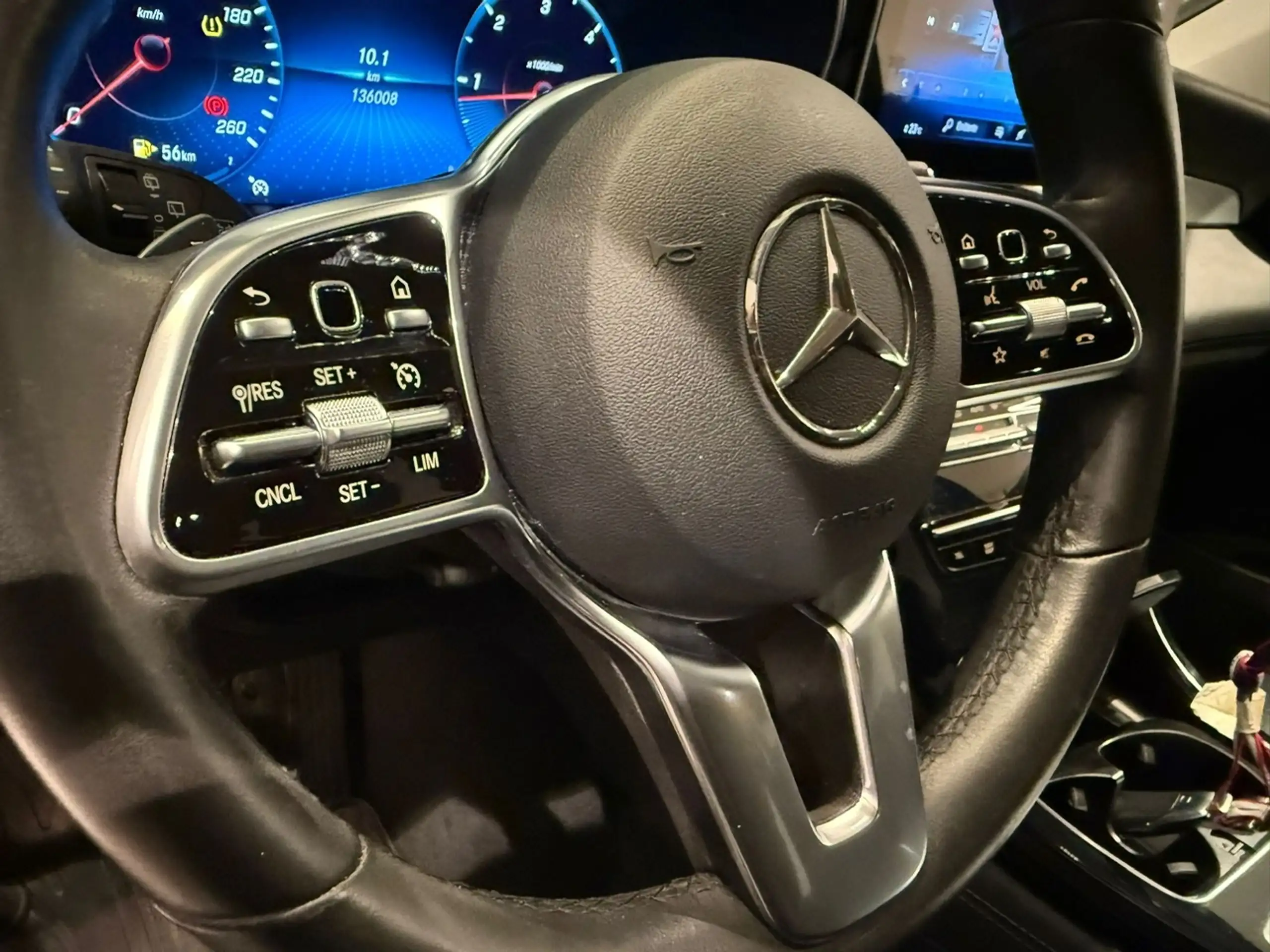 Mercedes-Benz - GLC 300