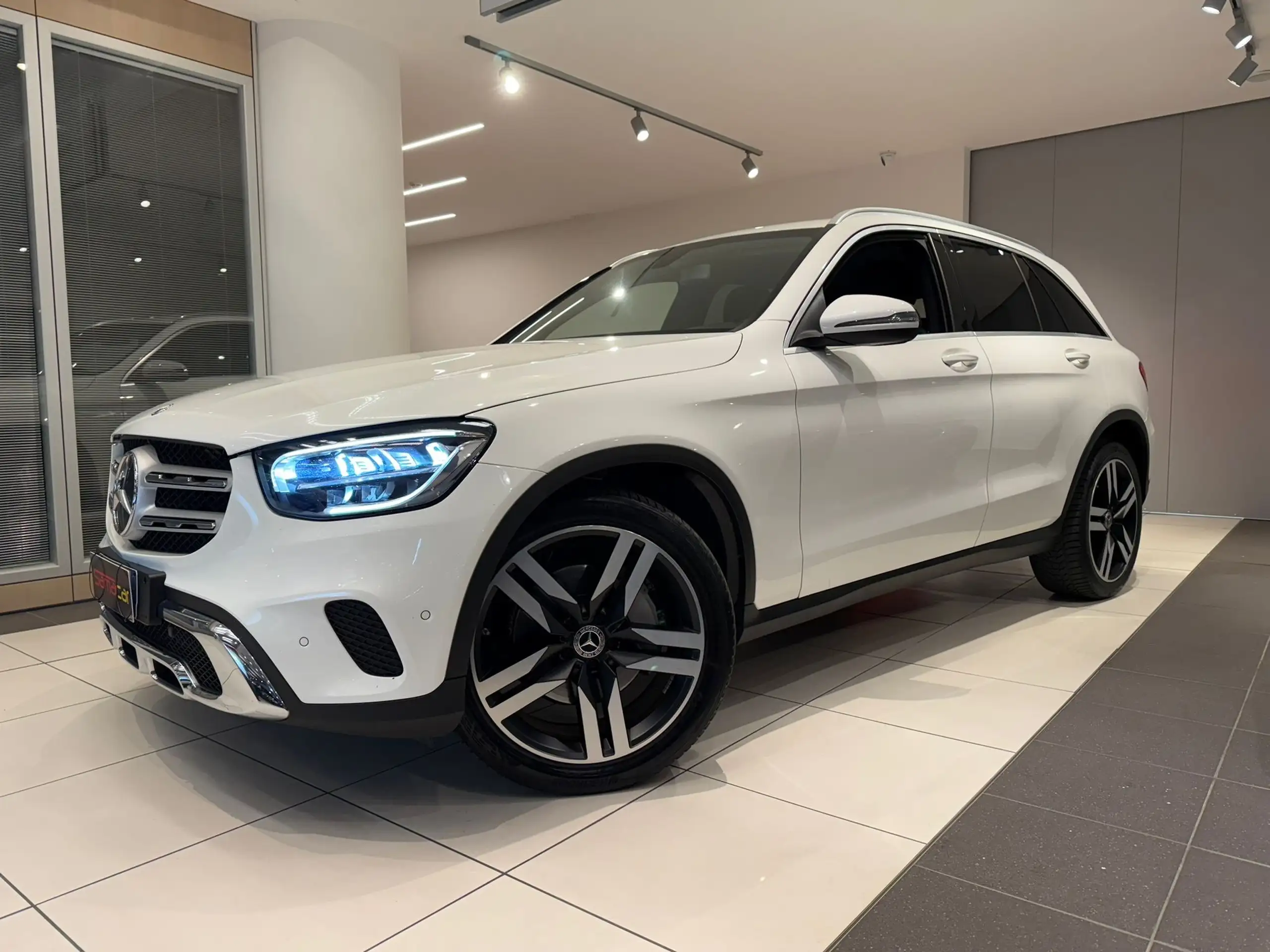 Mercedes-Benz - GLC 300