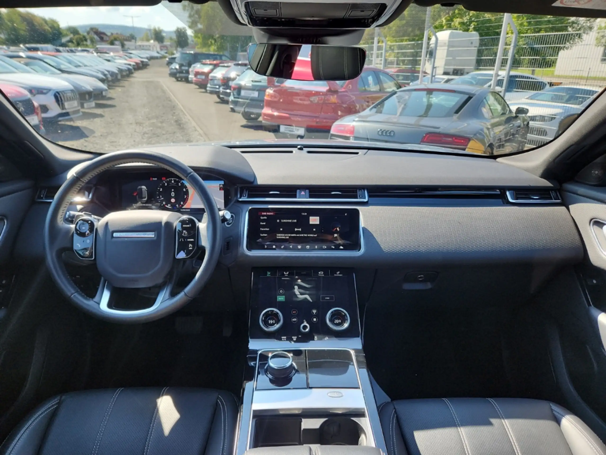 Land Rover - Range Rover Velar