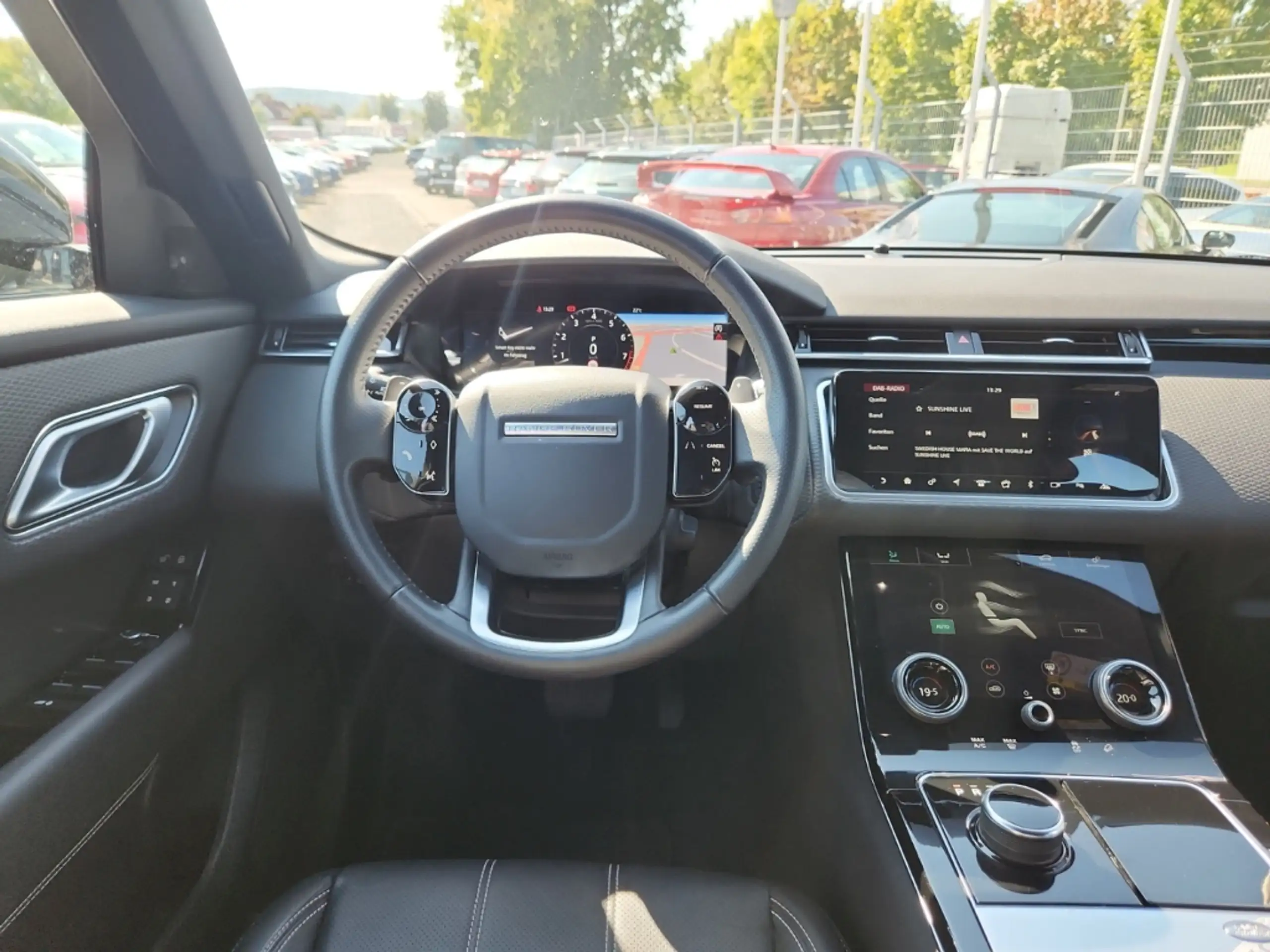 Land Rover - Range Rover Velar