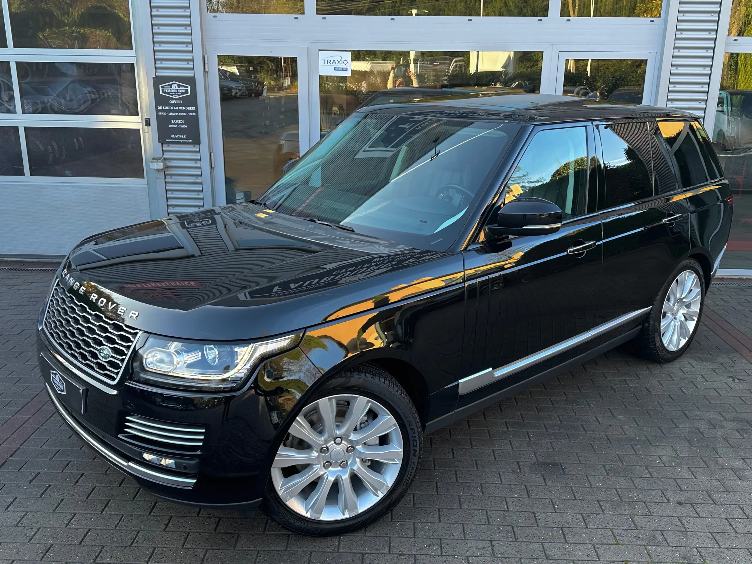 Land Rover - Range Rover