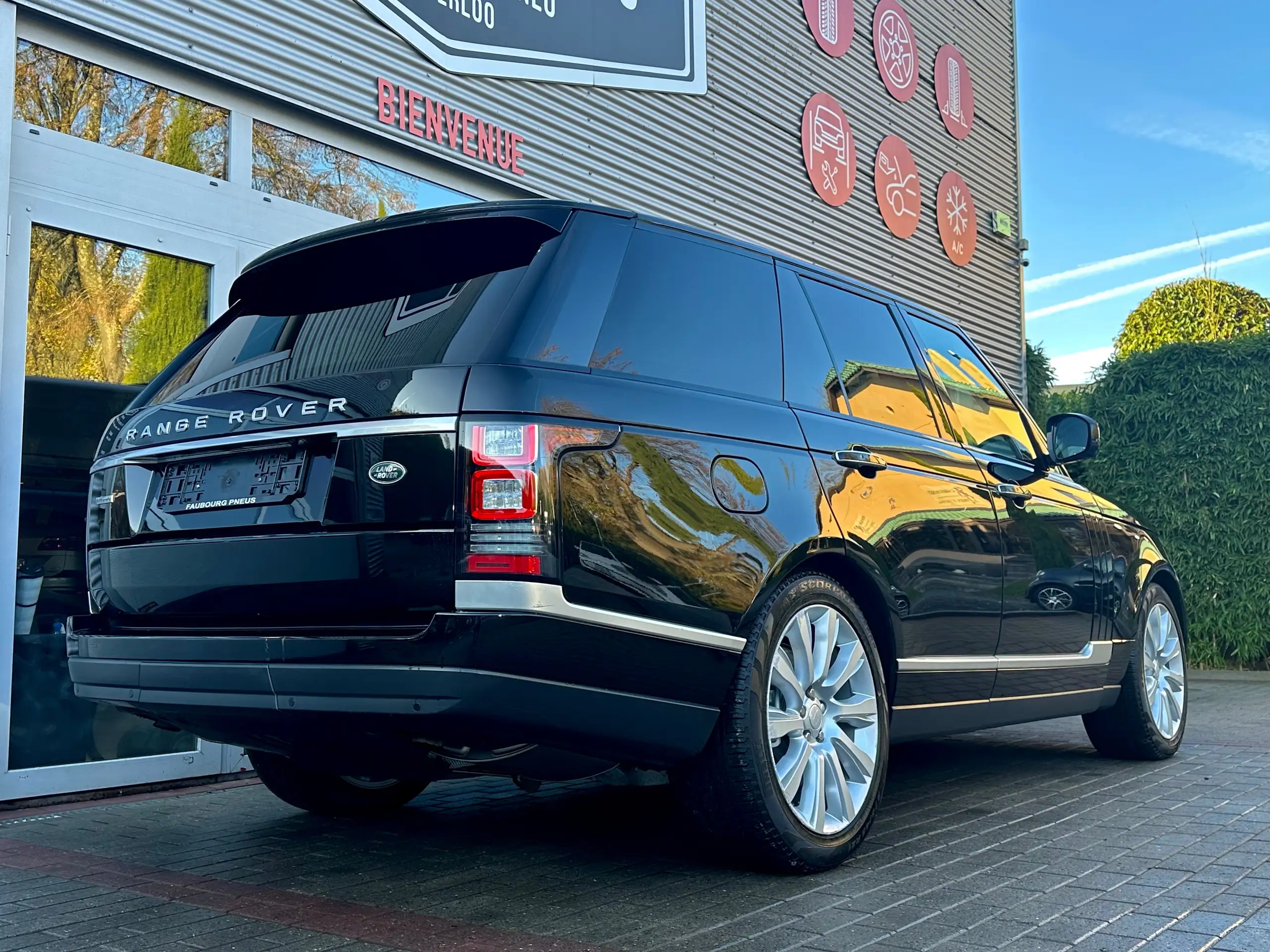 Land Rover - Range Rover