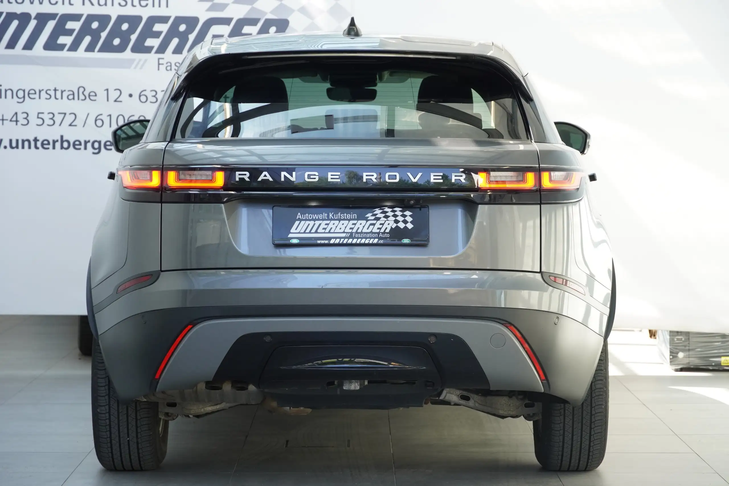 Land Rover - Range Rover Velar