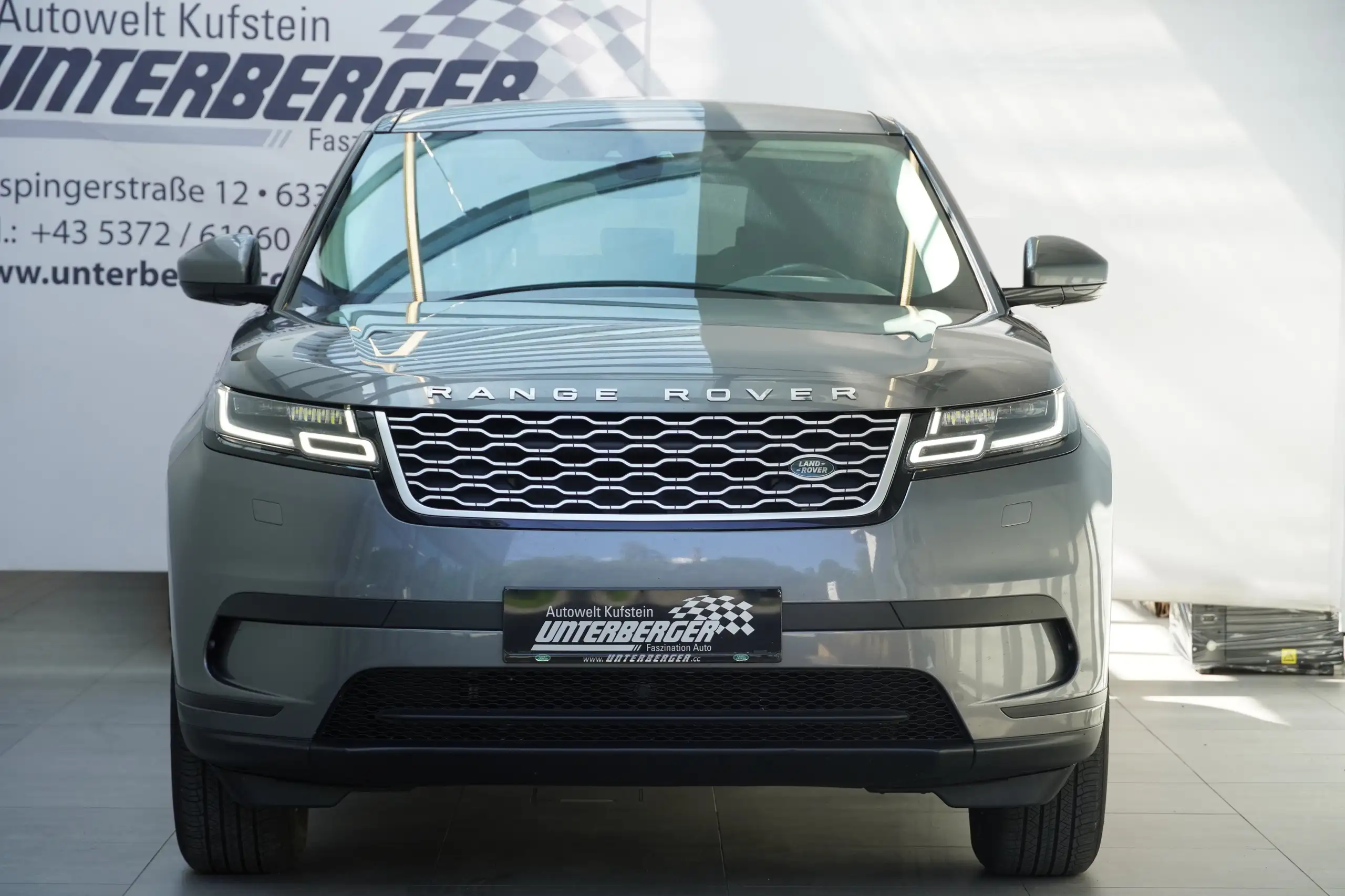 Land Rover - Range Rover Velar