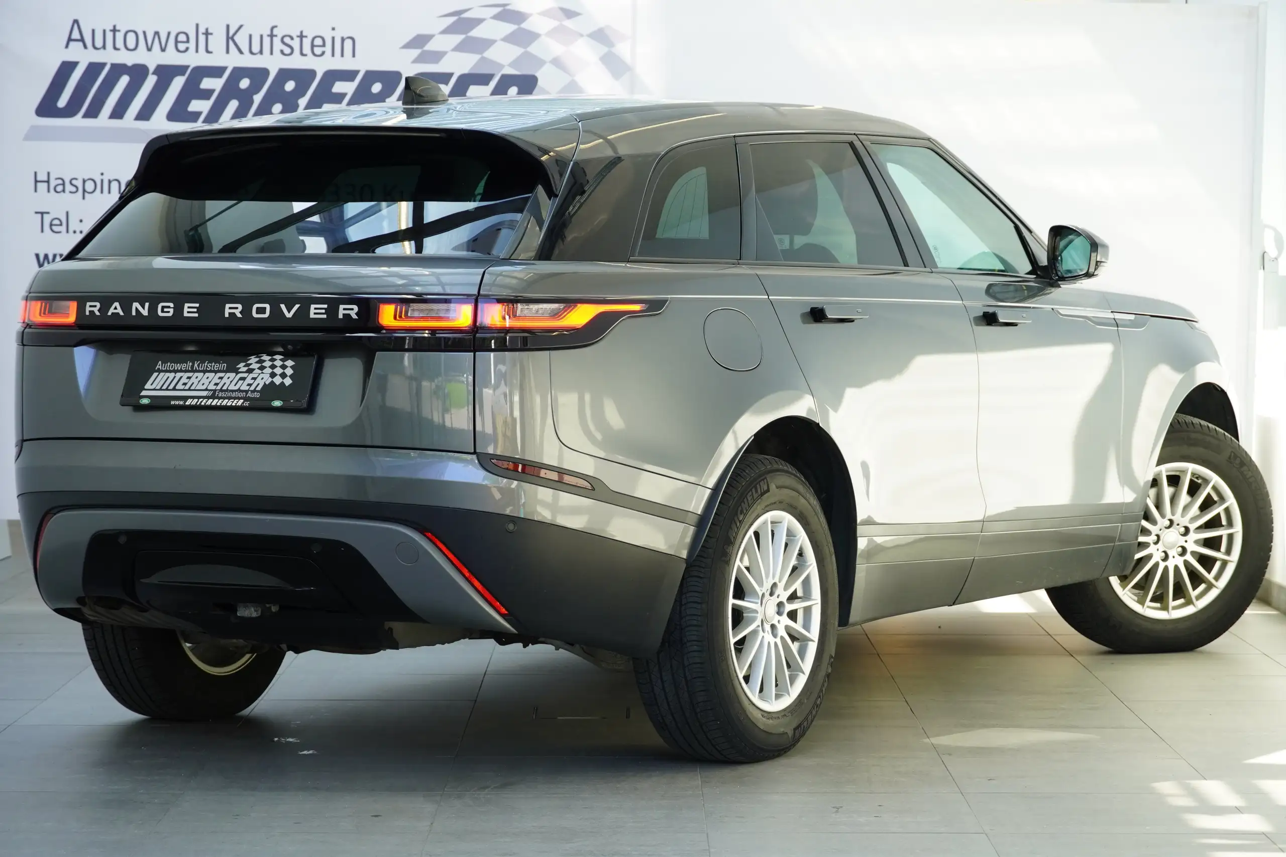 Land Rover - Range Rover Velar