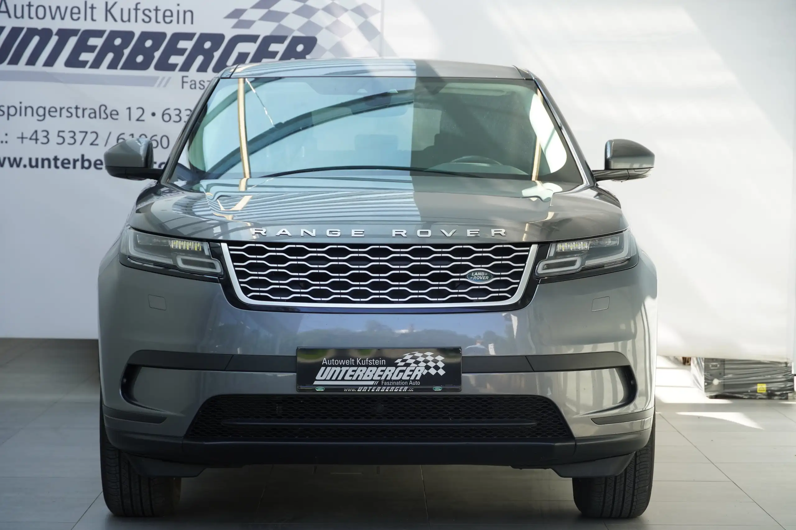 Land Rover - Range Rover Velar