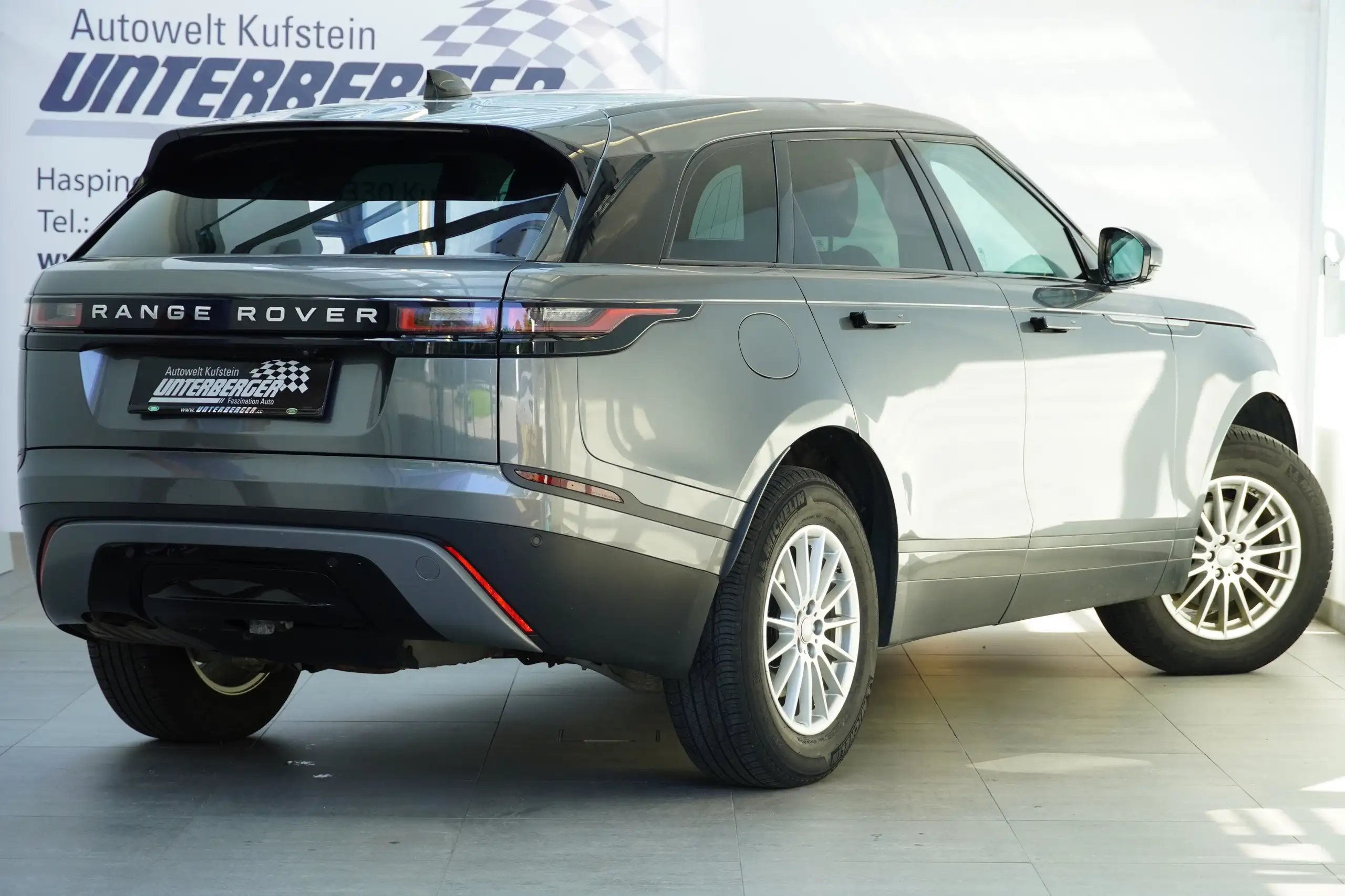 Land Rover - Range Rover Velar