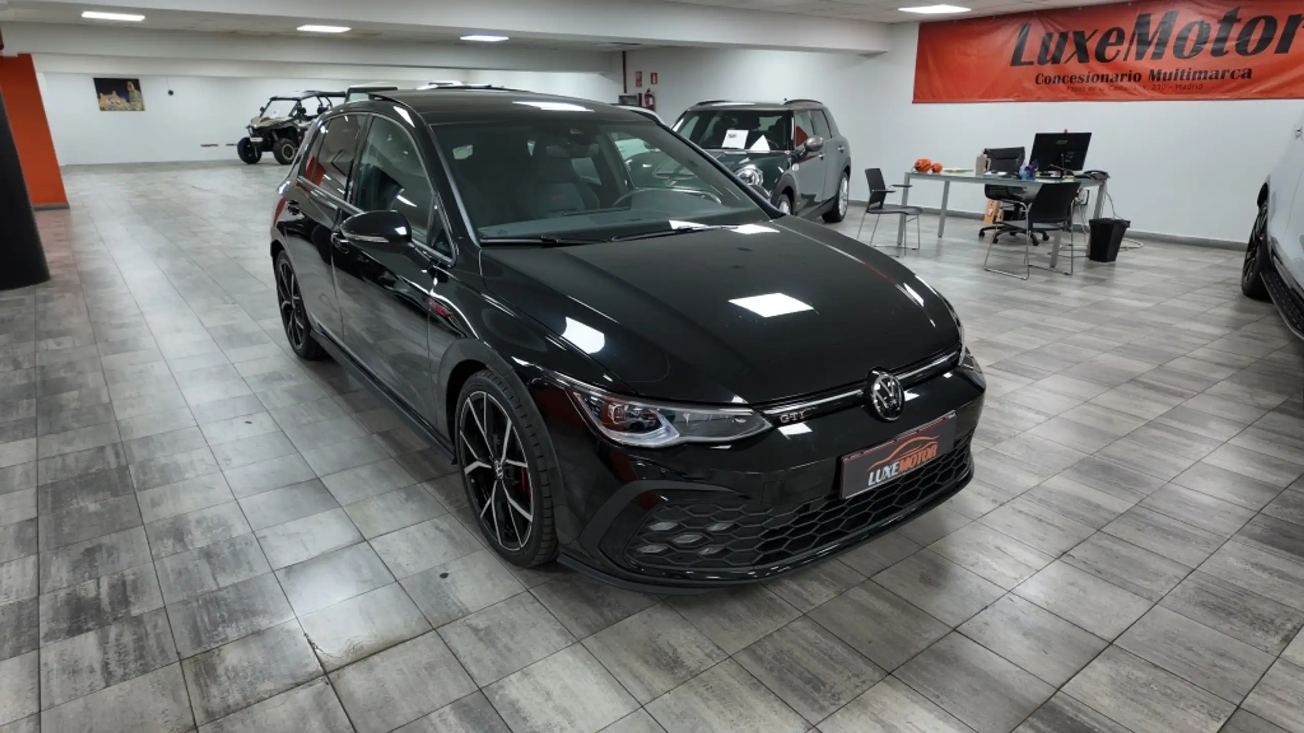 Volkswagen - Golf