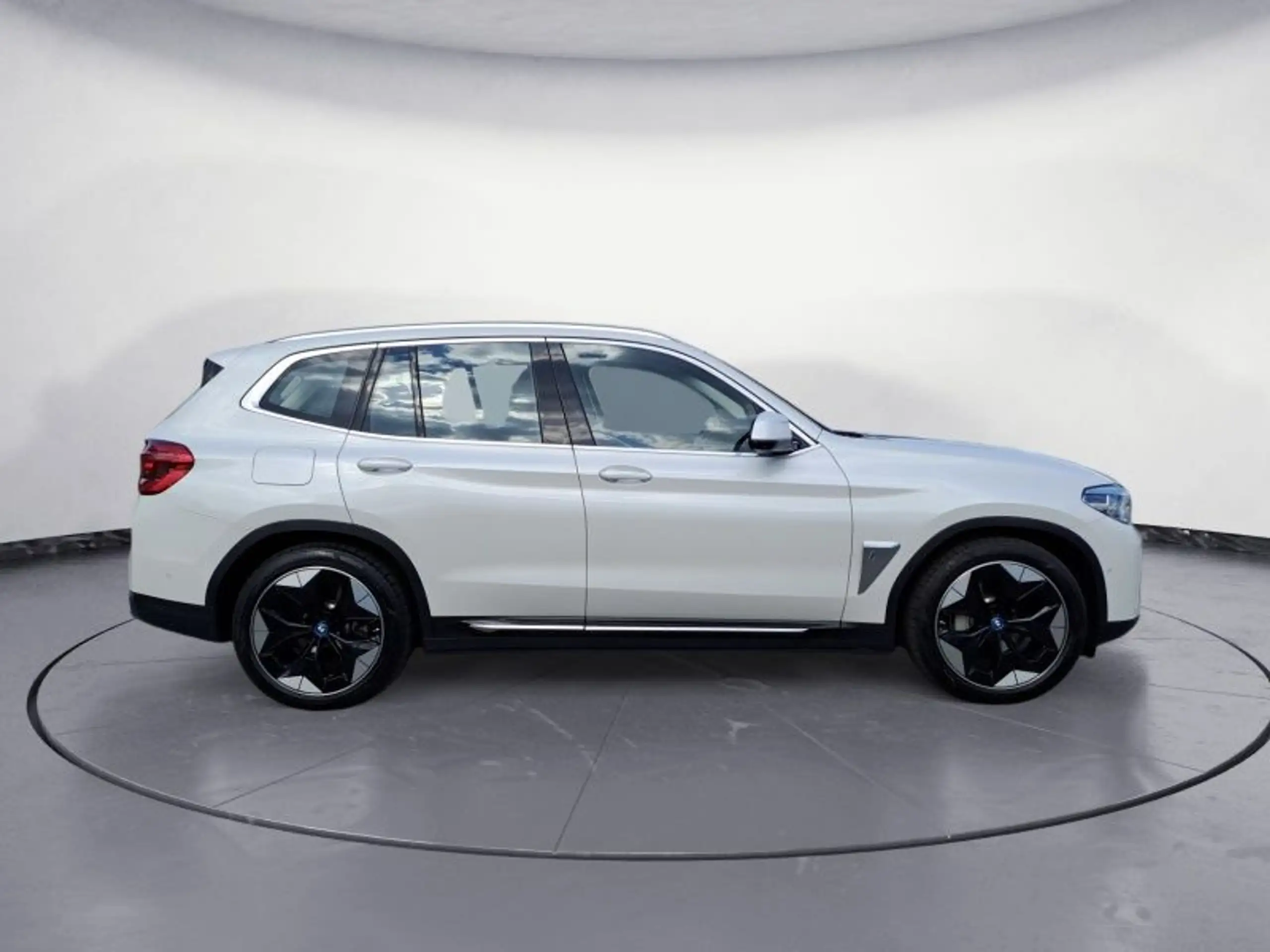 BMW - iX3