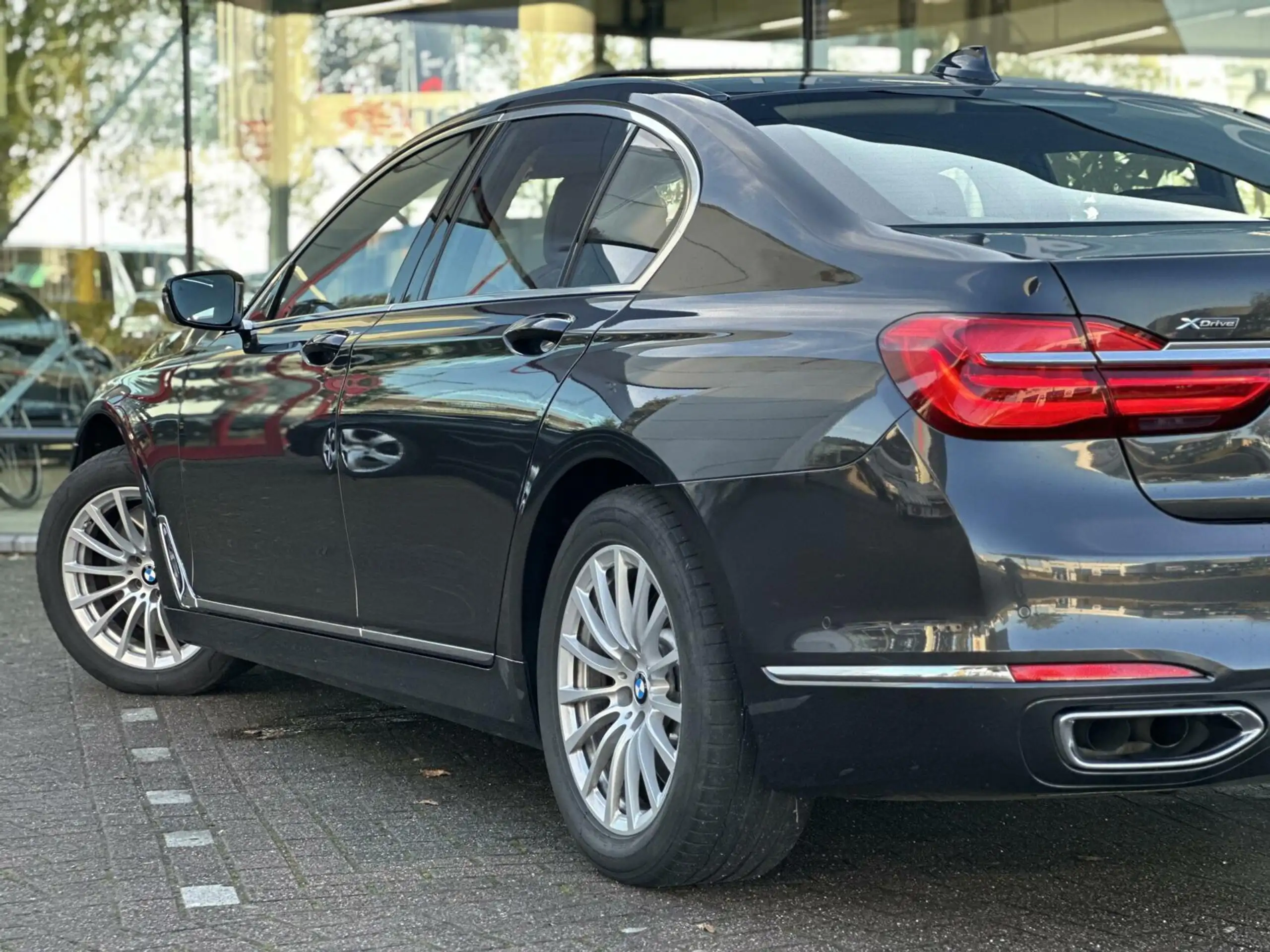 BMW - 750