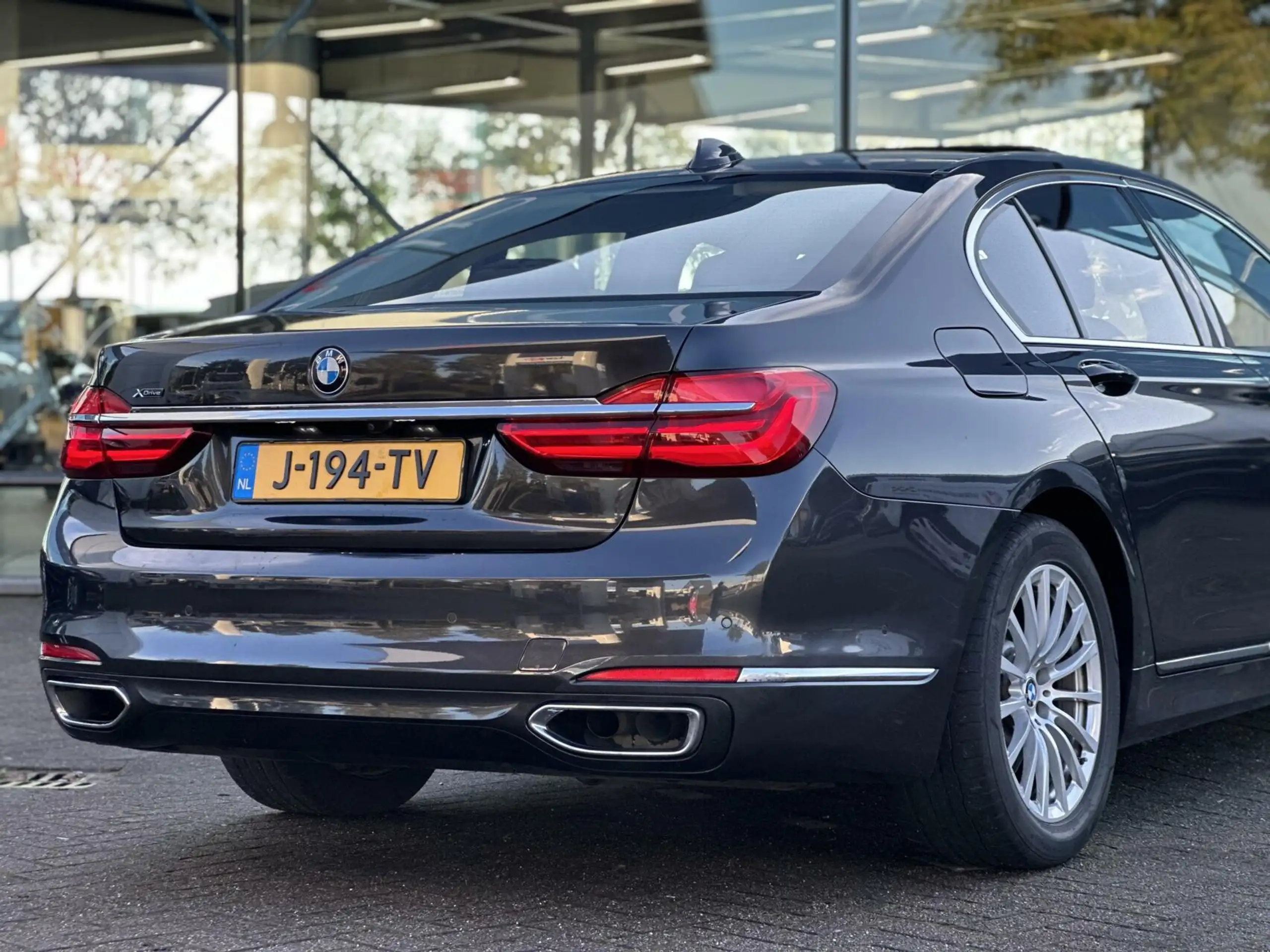 BMW - 750