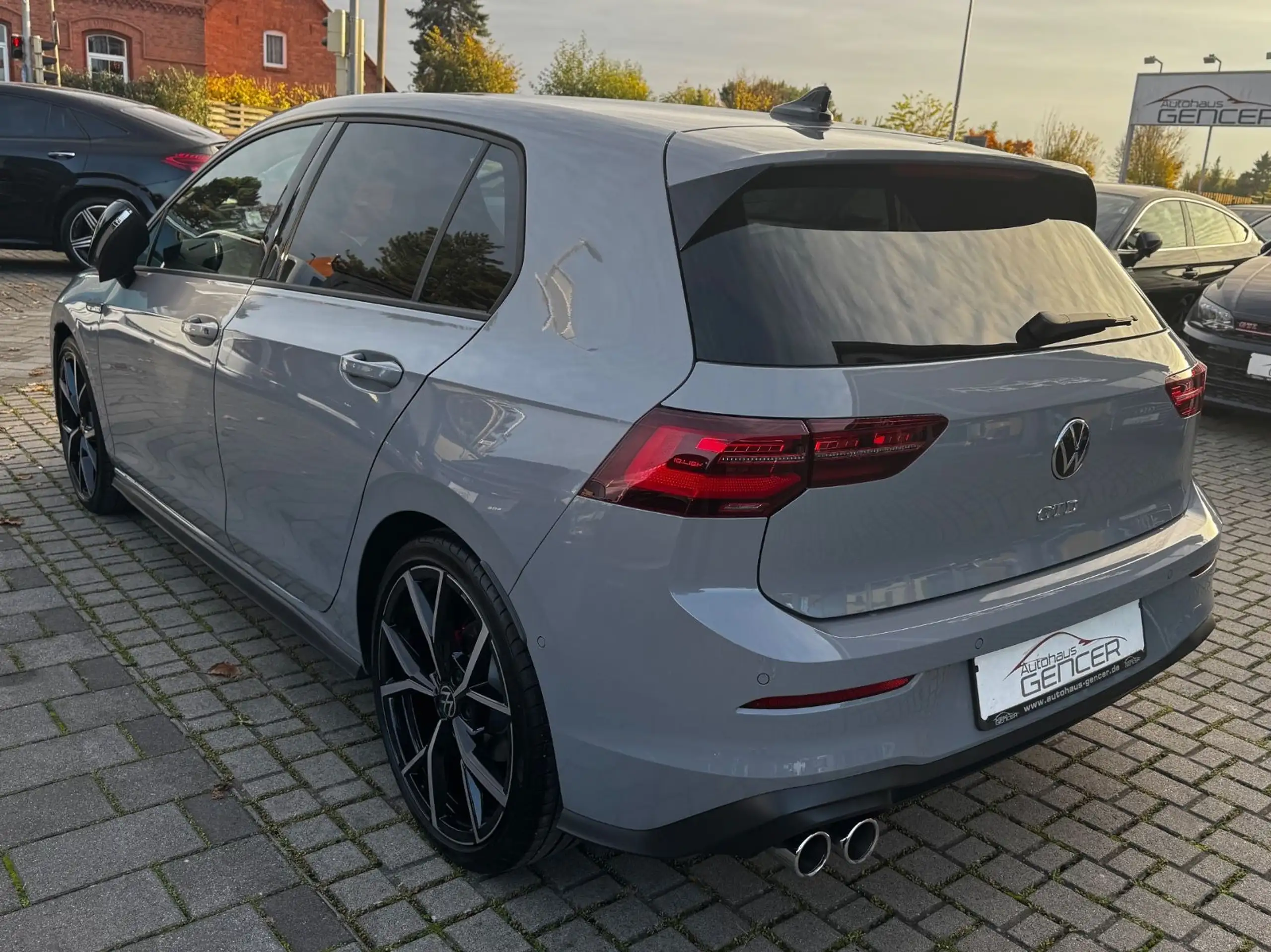 Volkswagen - Golf