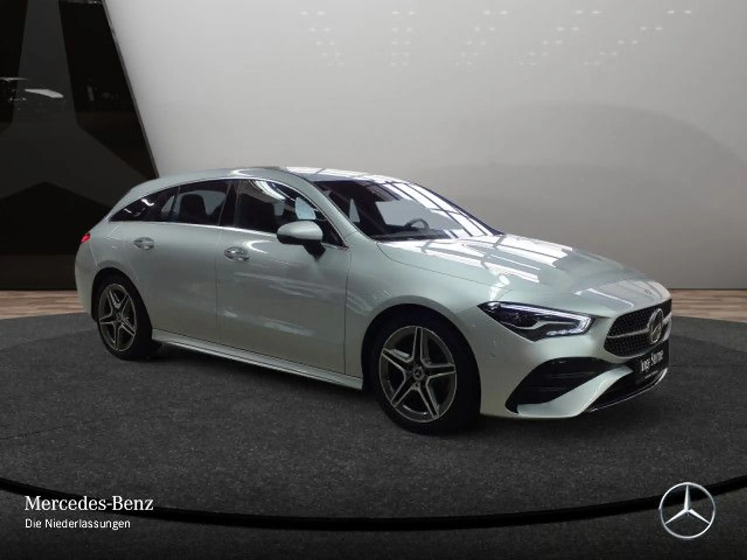 Mercedes-Benz - CLA 220