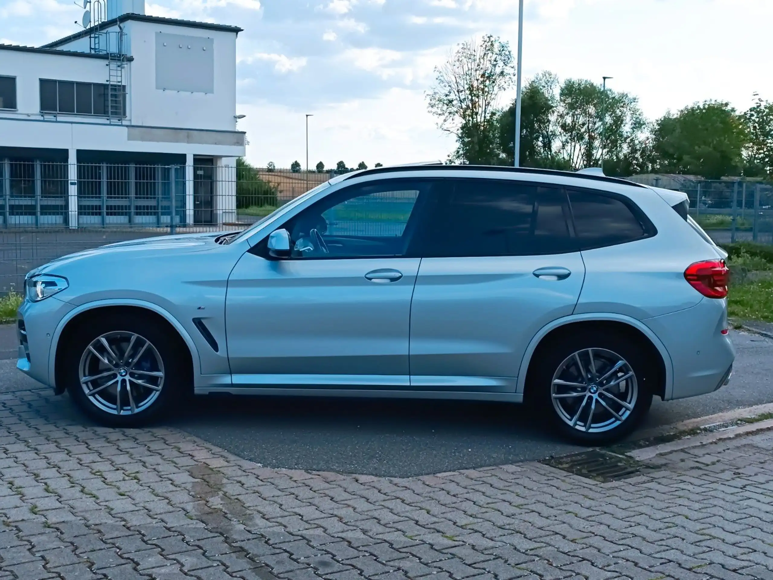 BMW - X3