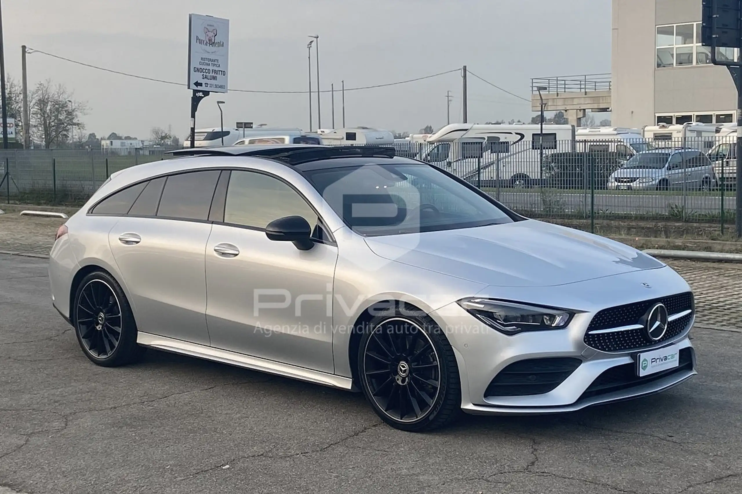 Mercedes-Benz - CLA 200