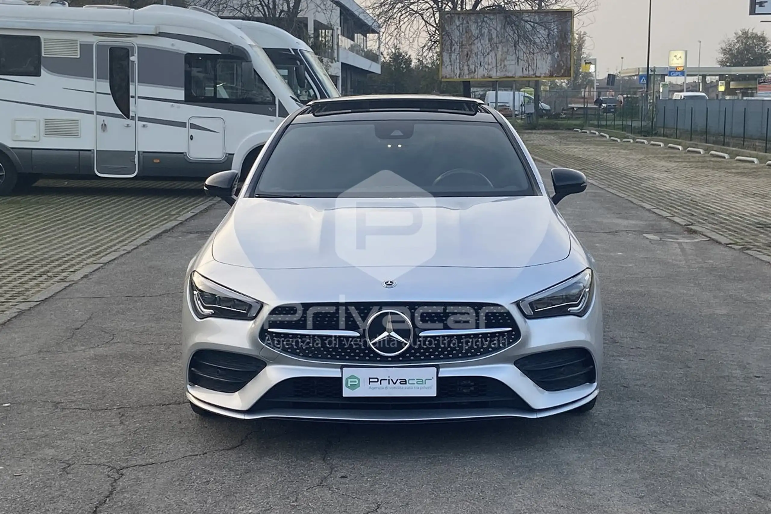 Mercedes-Benz - CLA 200