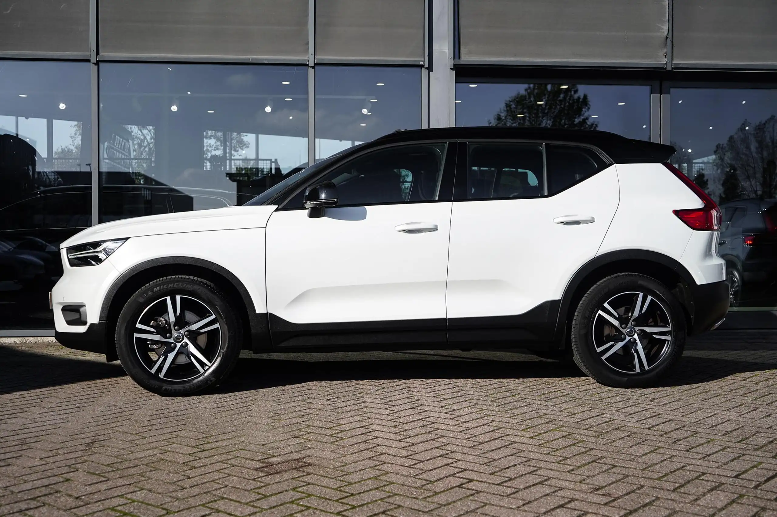 Volvo - XC40