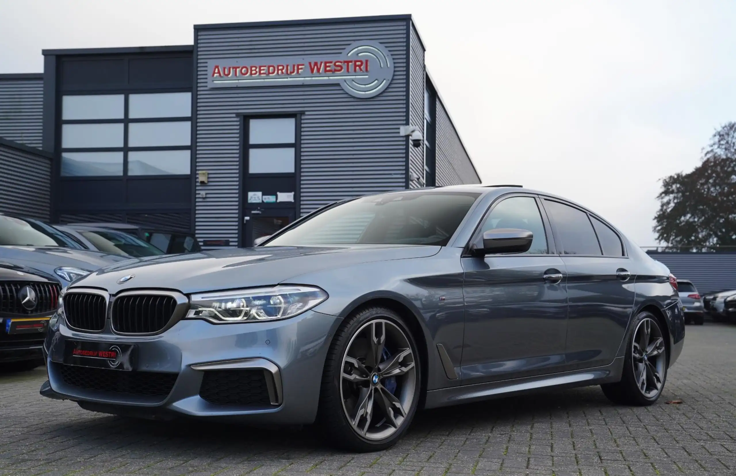 BMW - M550