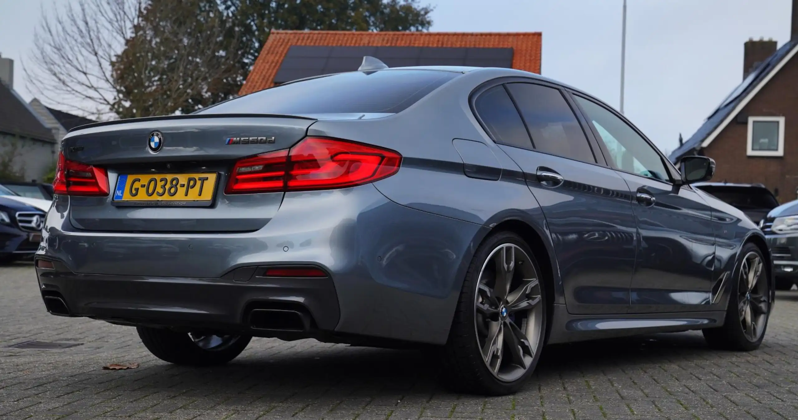 BMW - M550