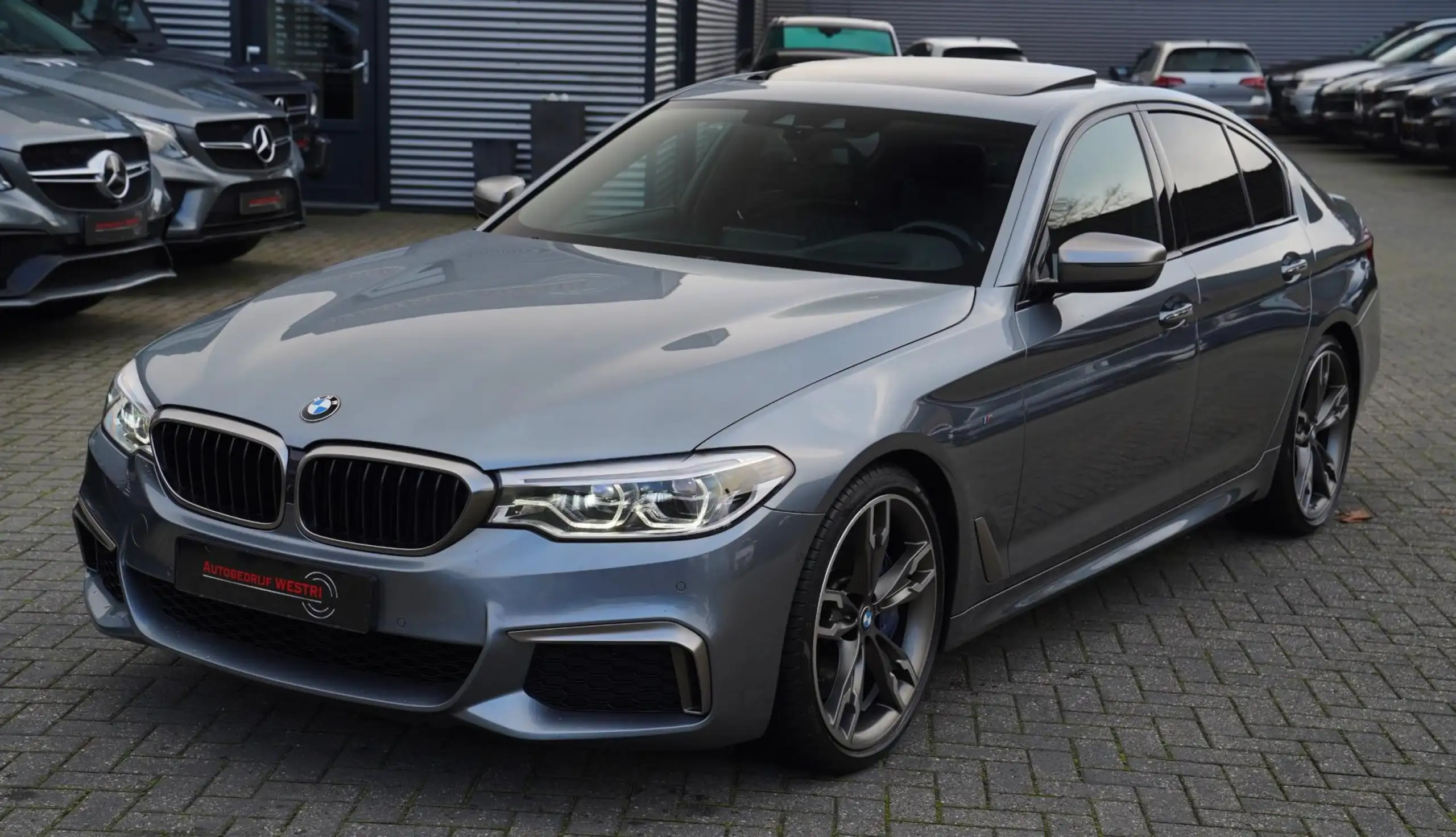 BMW - M550