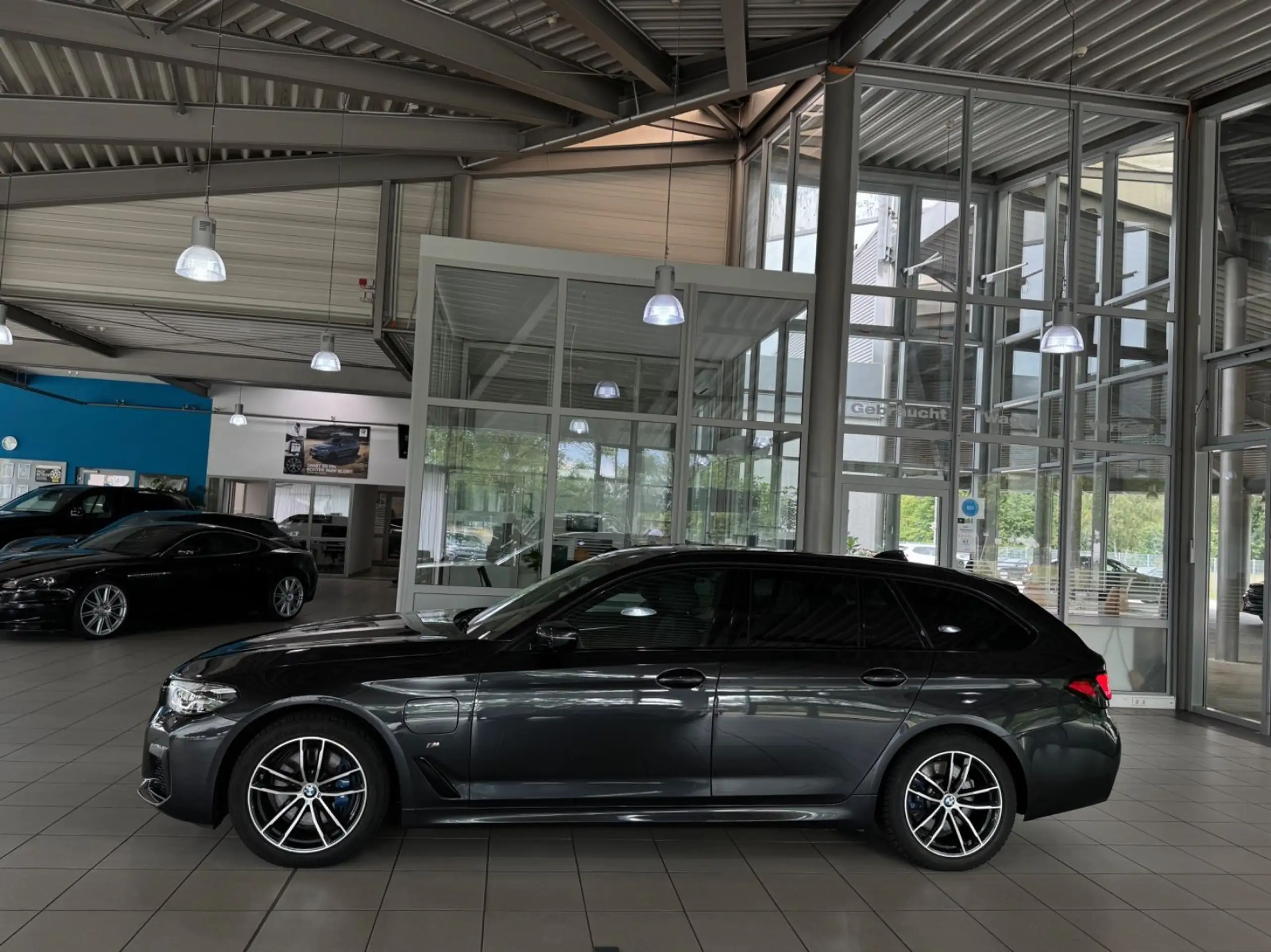 BMW - 530