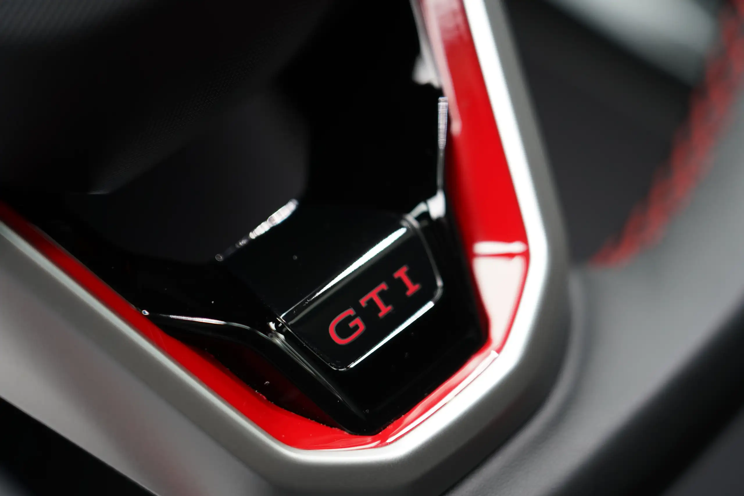 Volkswagen - Golf GTI