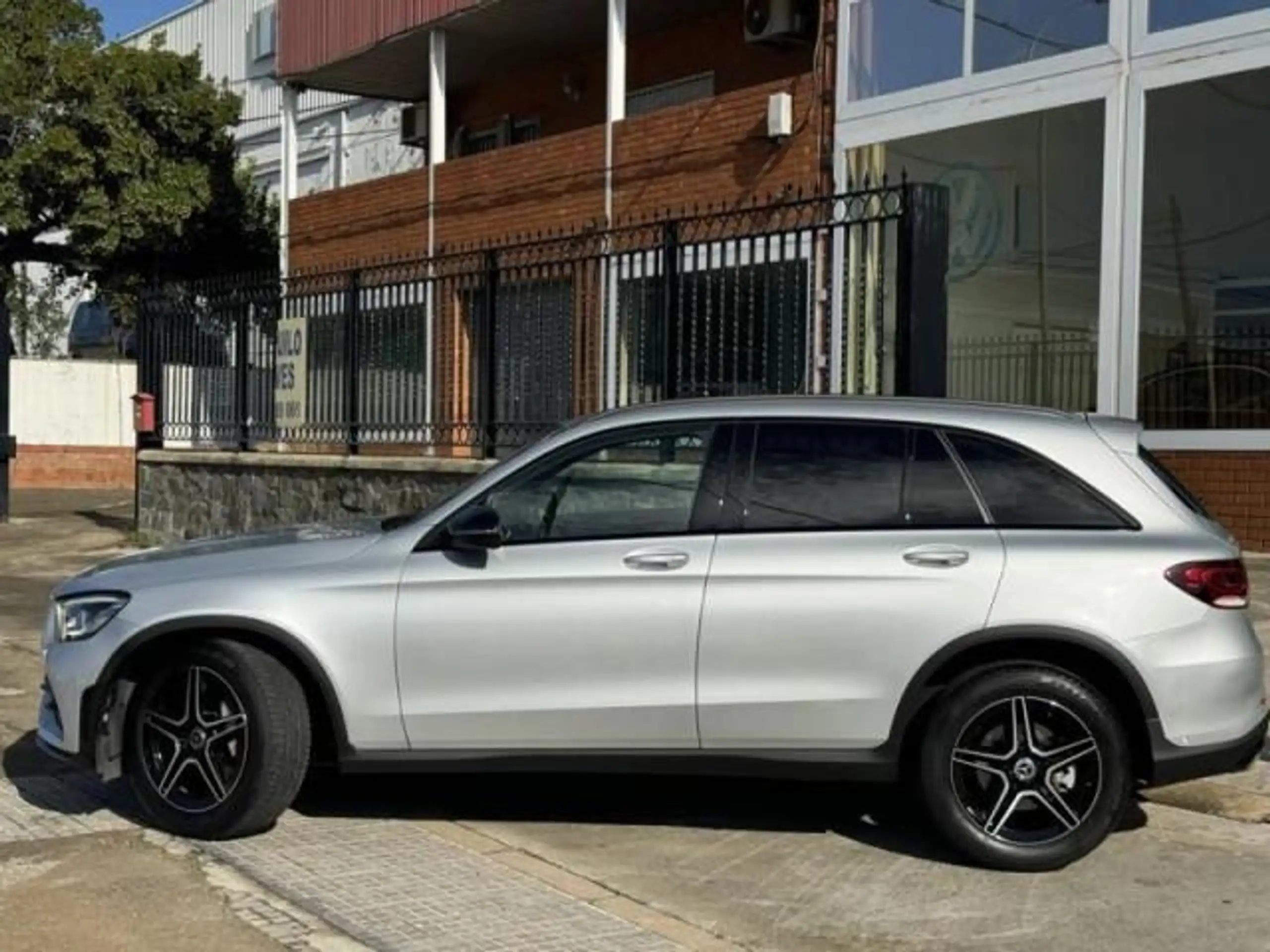 Mercedes-Benz - GLC 220