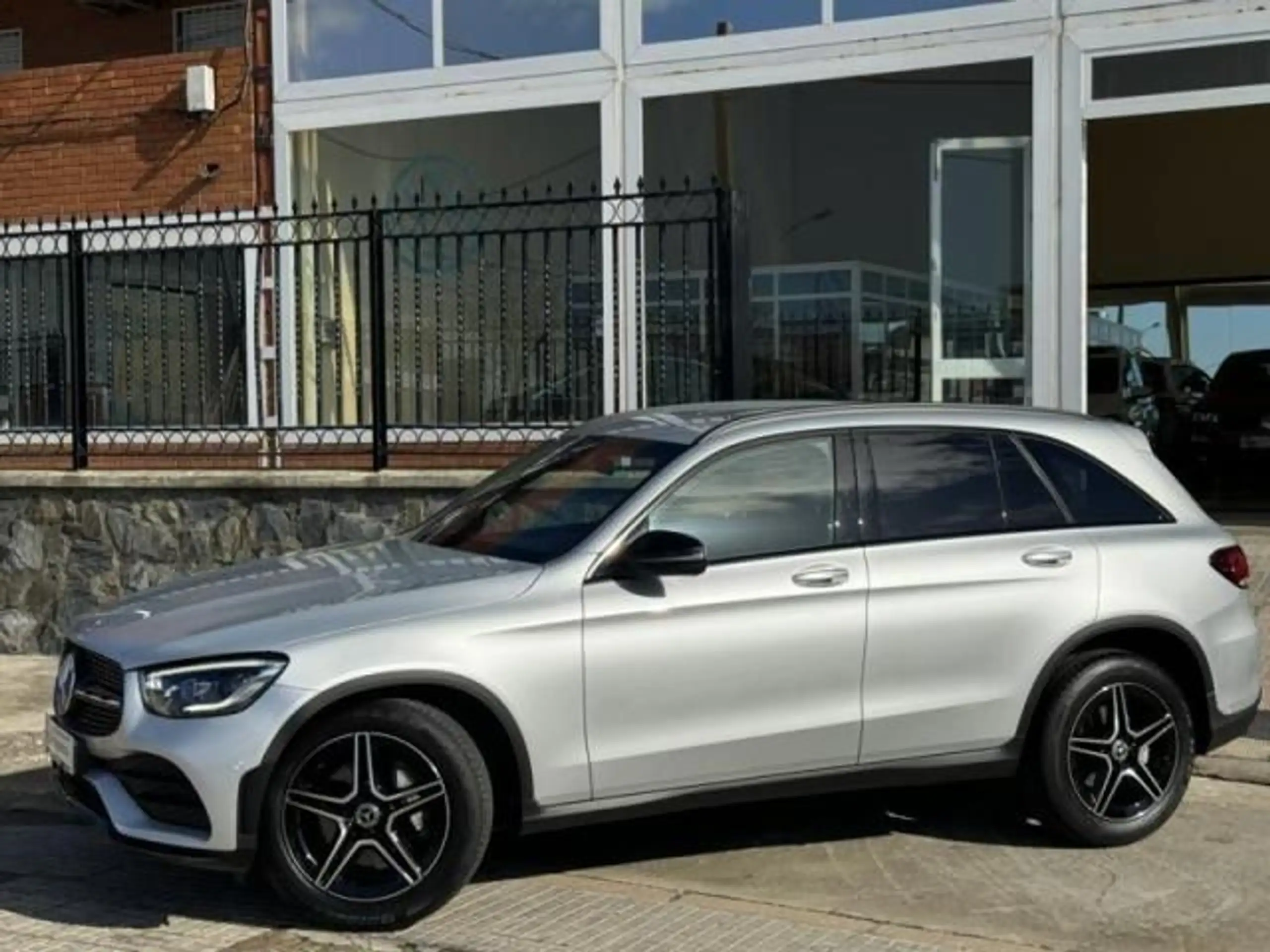 Mercedes-Benz - GLC 220