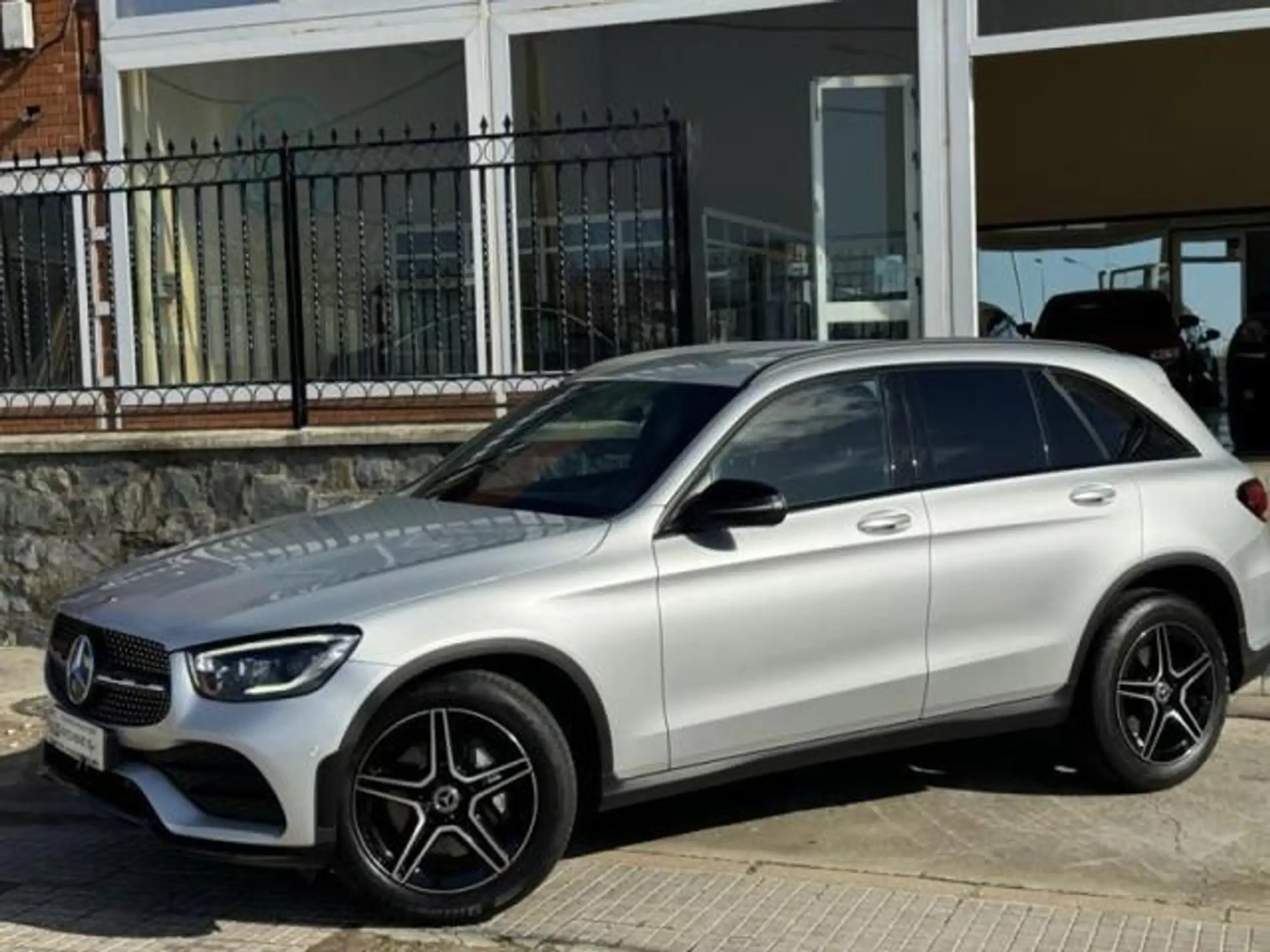 Mercedes-Benz - GLC 220