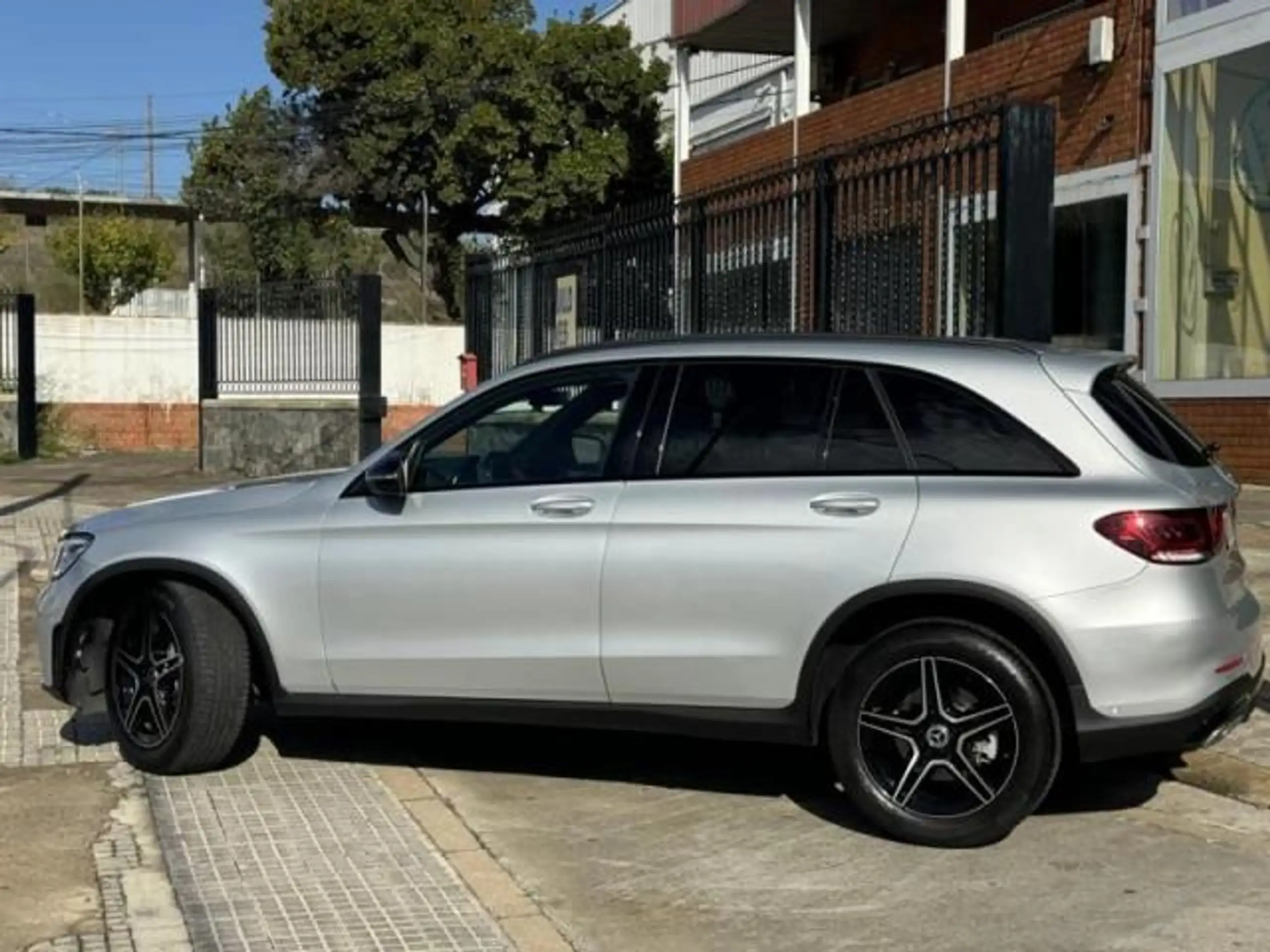 Mercedes-Benz - GLC 220