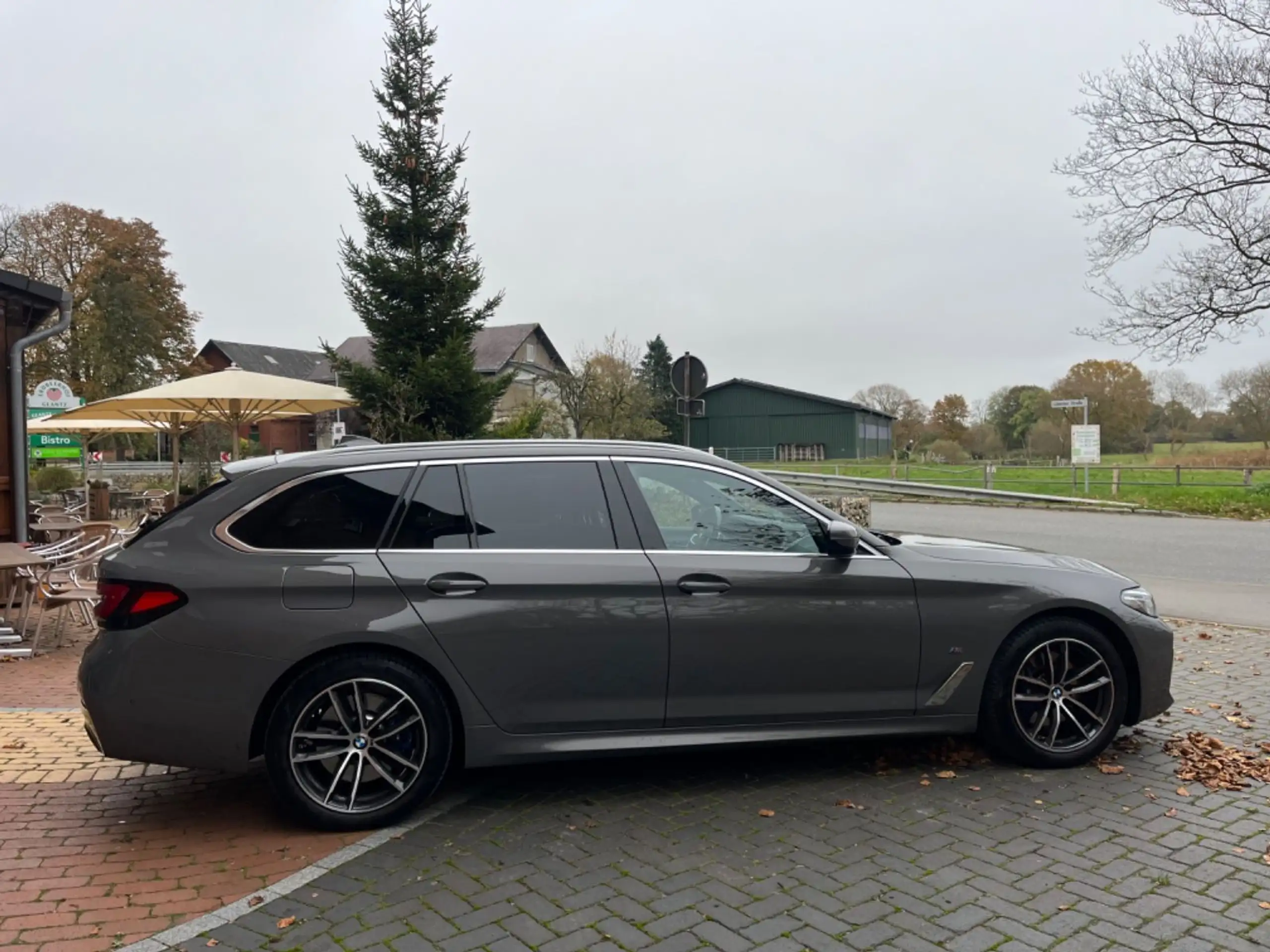 BMW - 530