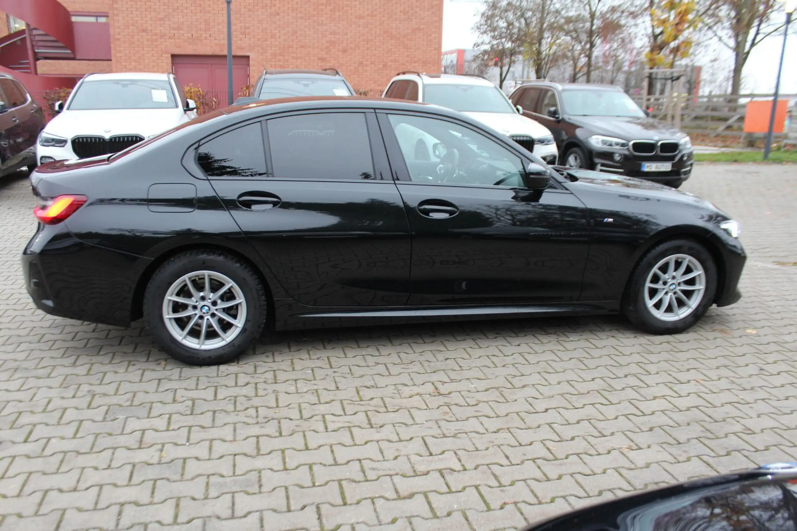 BMW - 320