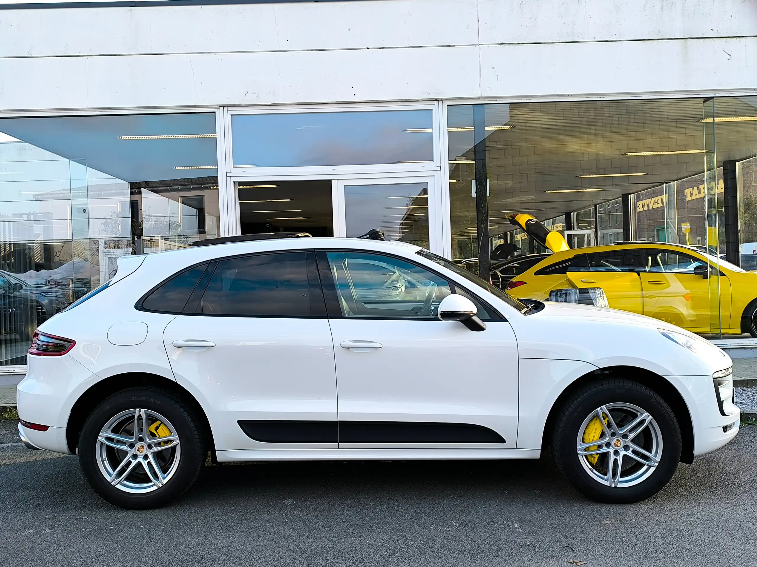 Porsche - Macan