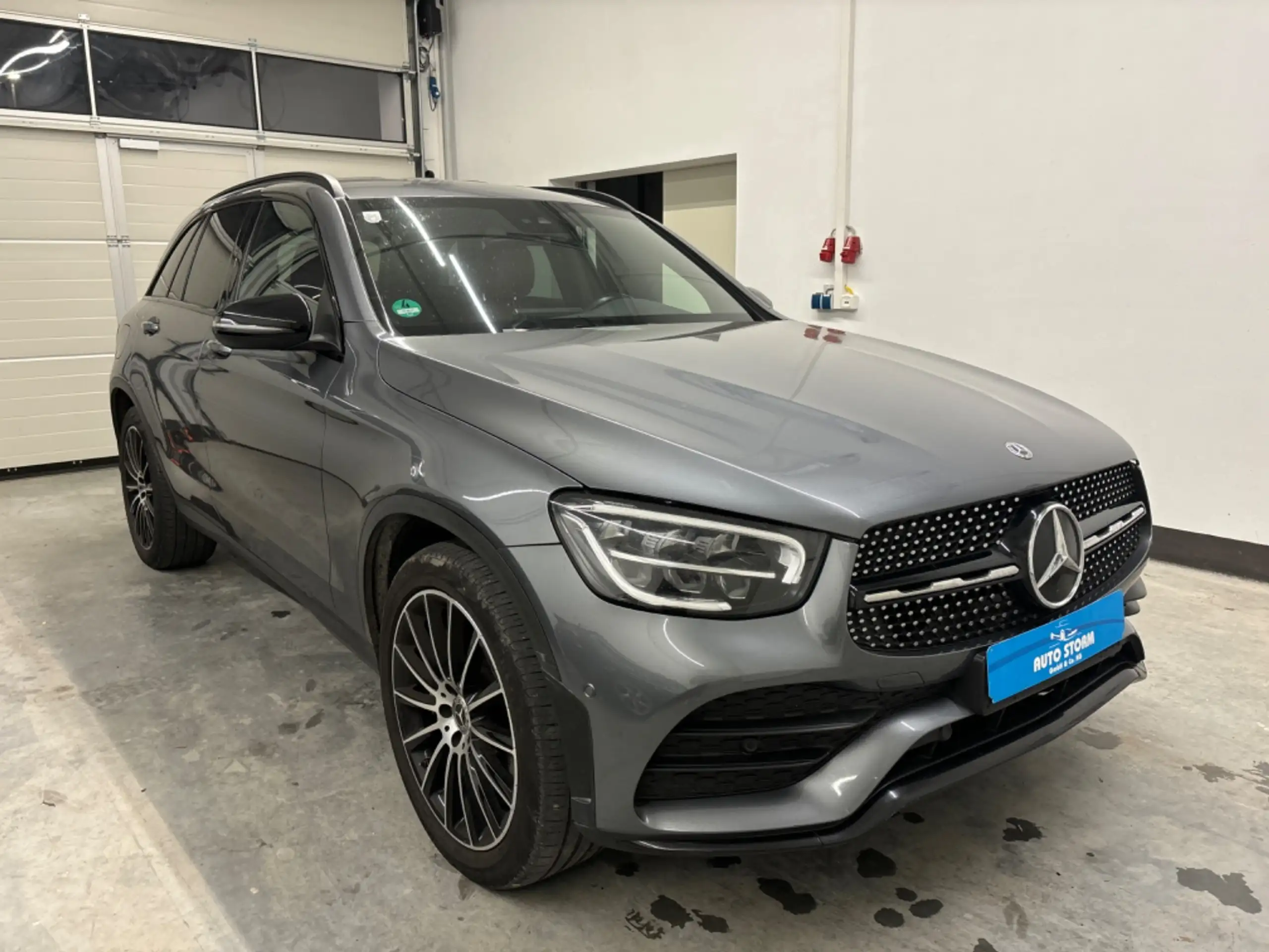 Mercedes-Benz - GLC 220