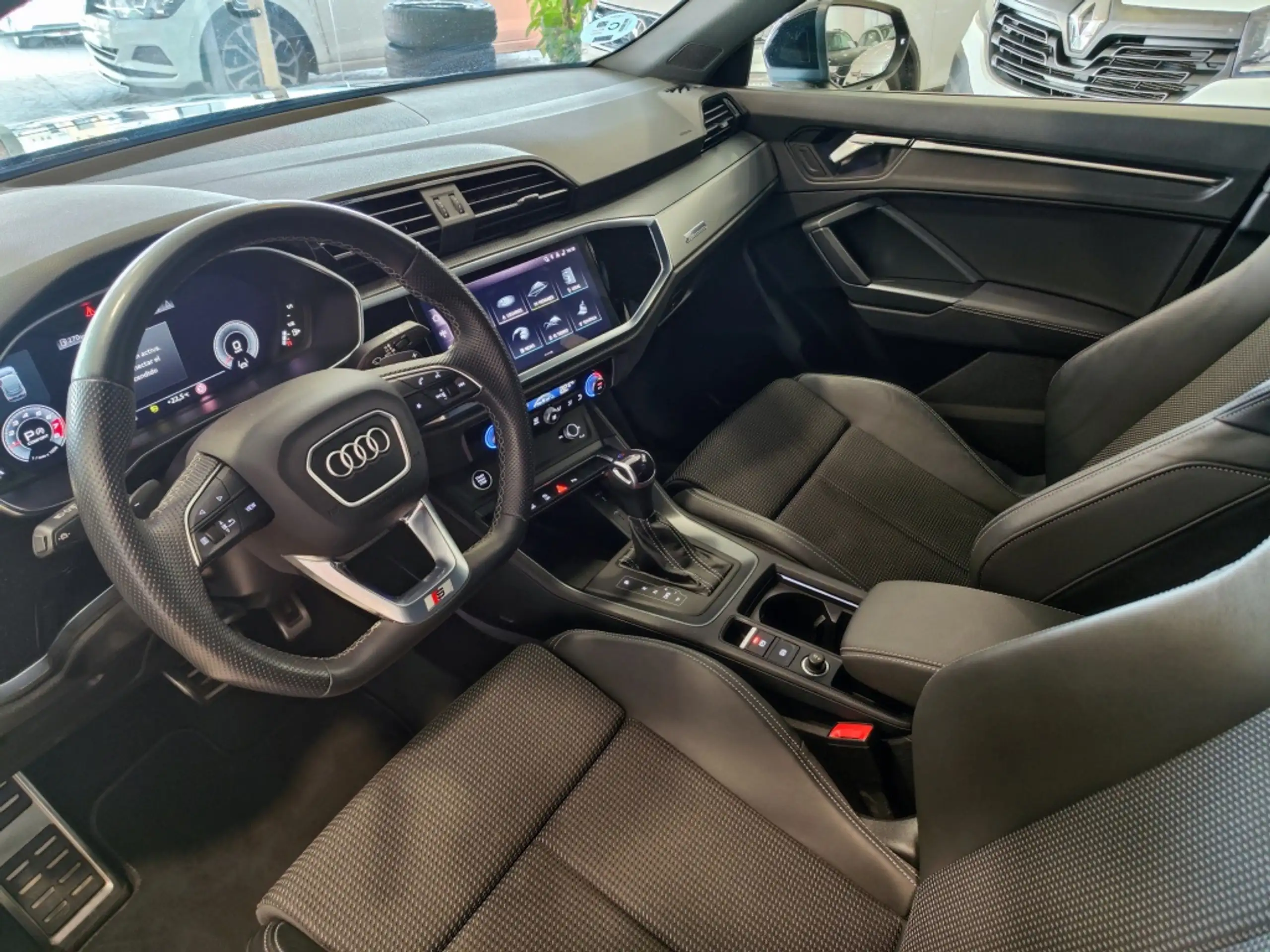 Audi - Q3