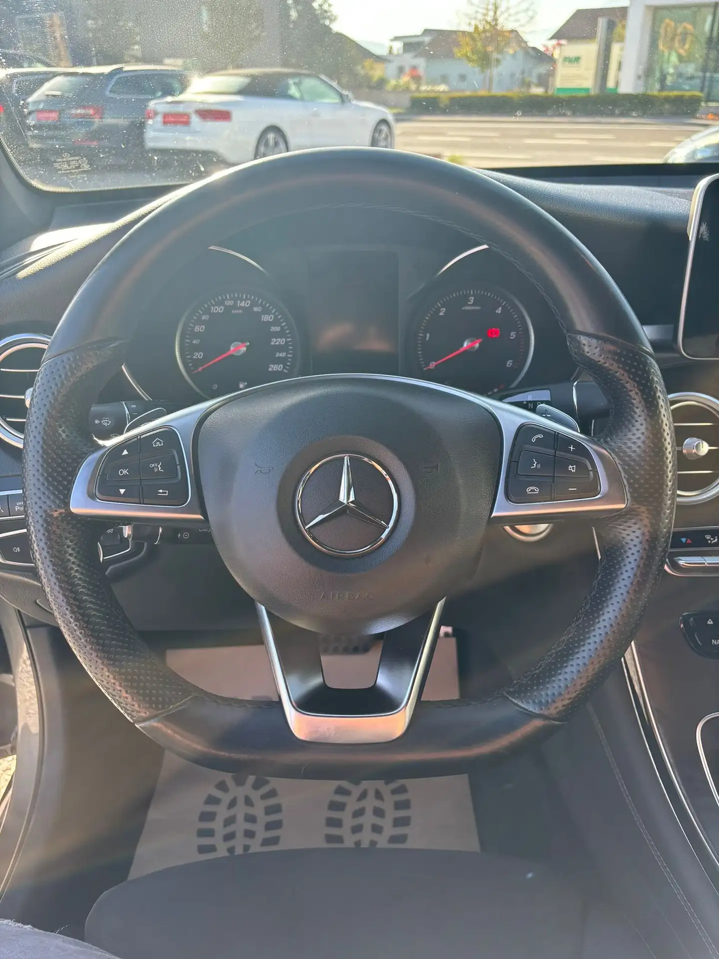 Mercedes-Benz - GLC 220