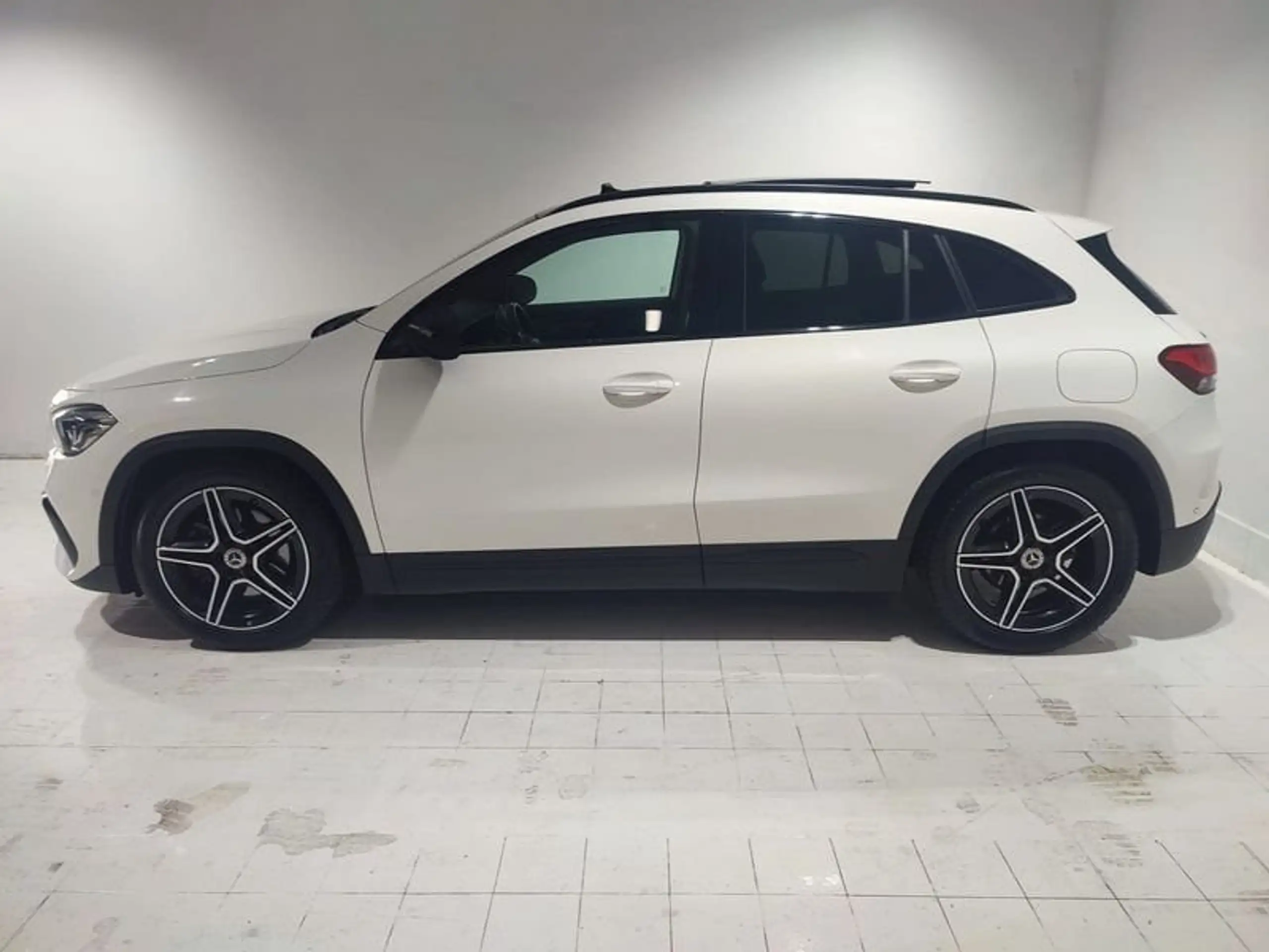 Mercedes-Benz - GLA 200