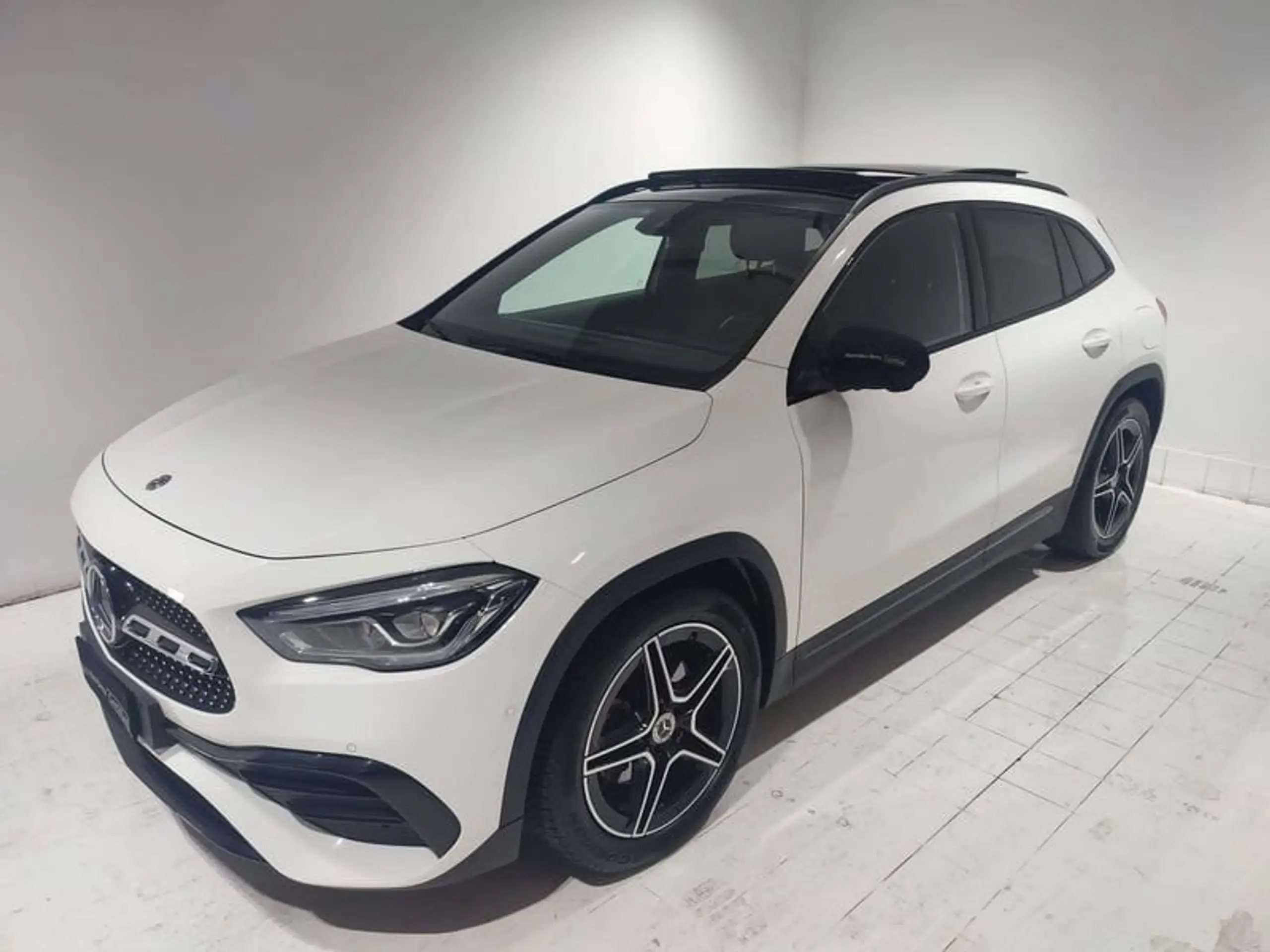 Mercedes-Benz - GLA 200