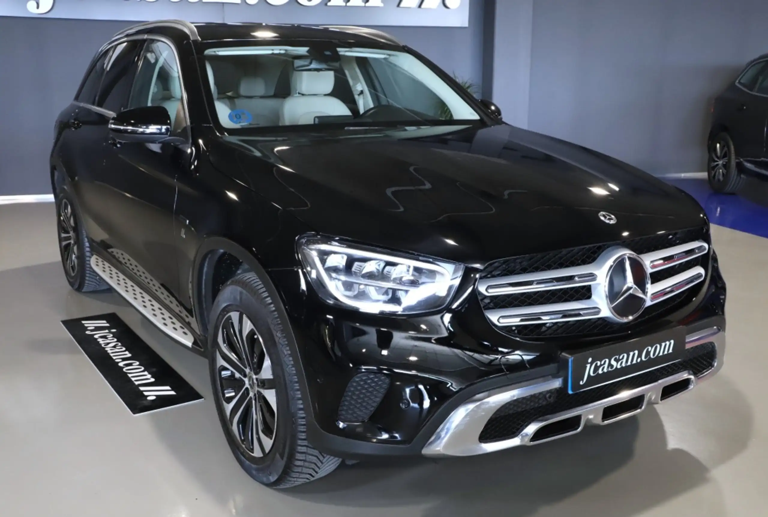 Mercedes-Benz - GLC 300