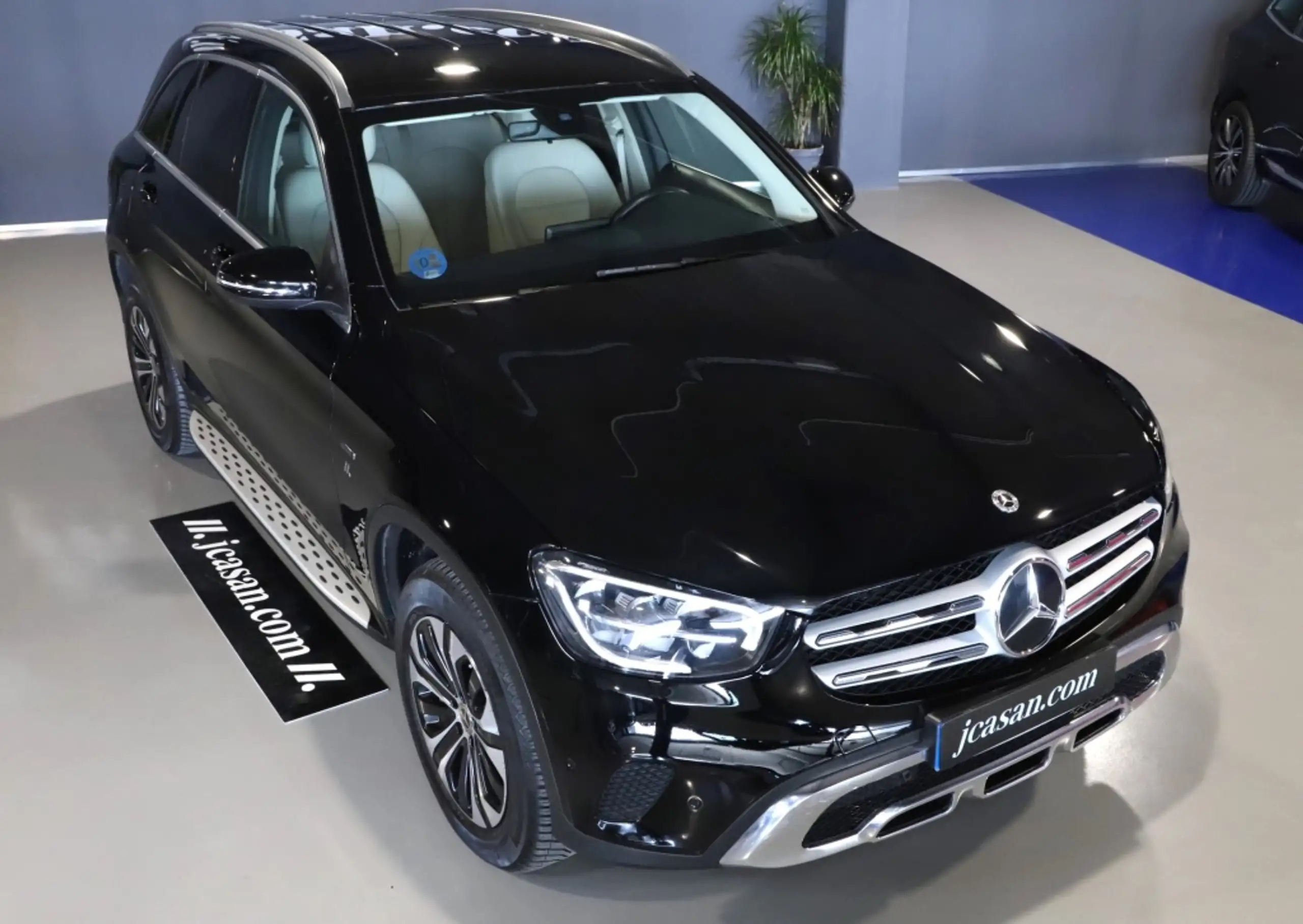 Mercedes-Benz - GLC 300