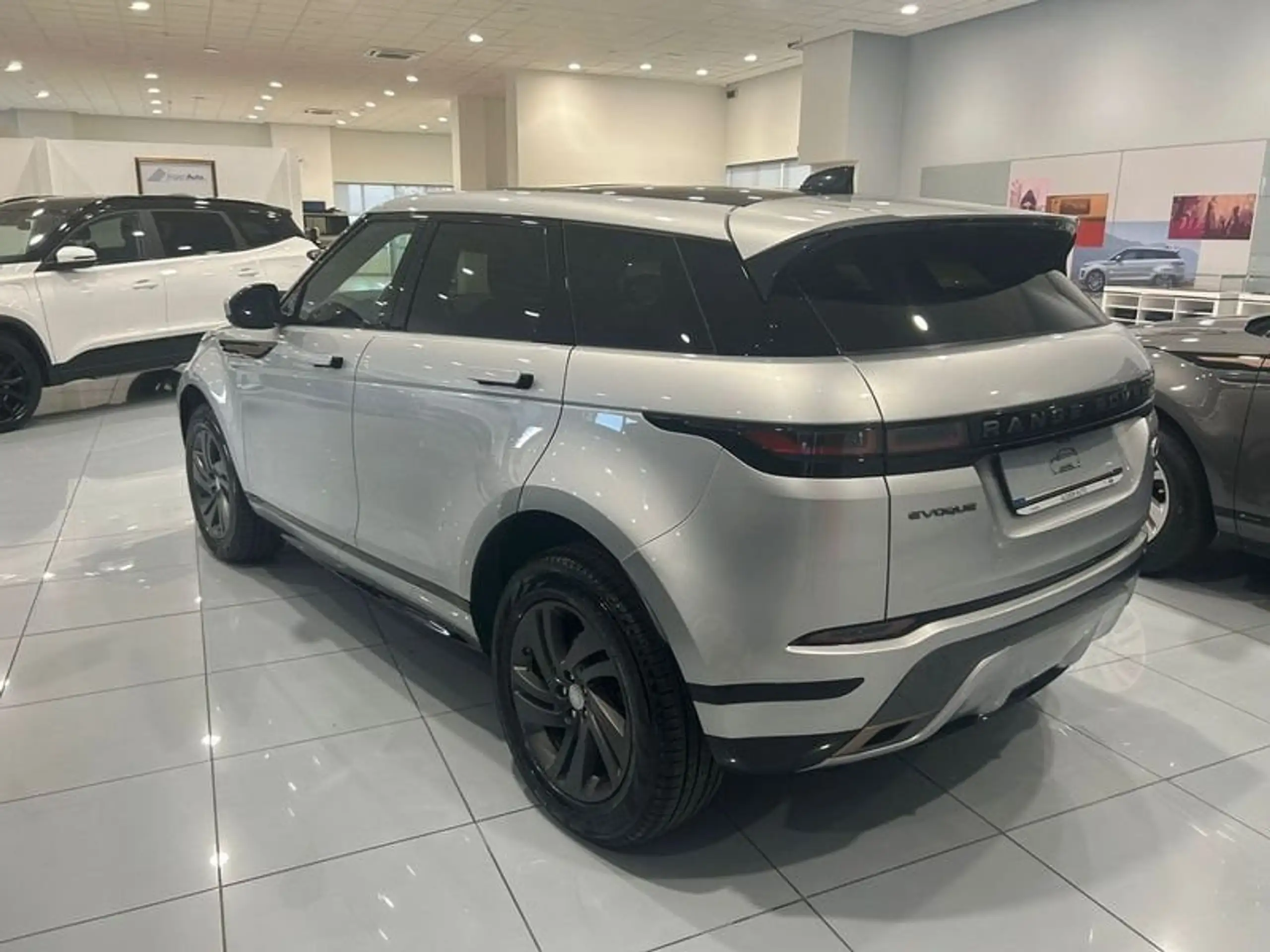 Land Rover - Range Rover Evoque