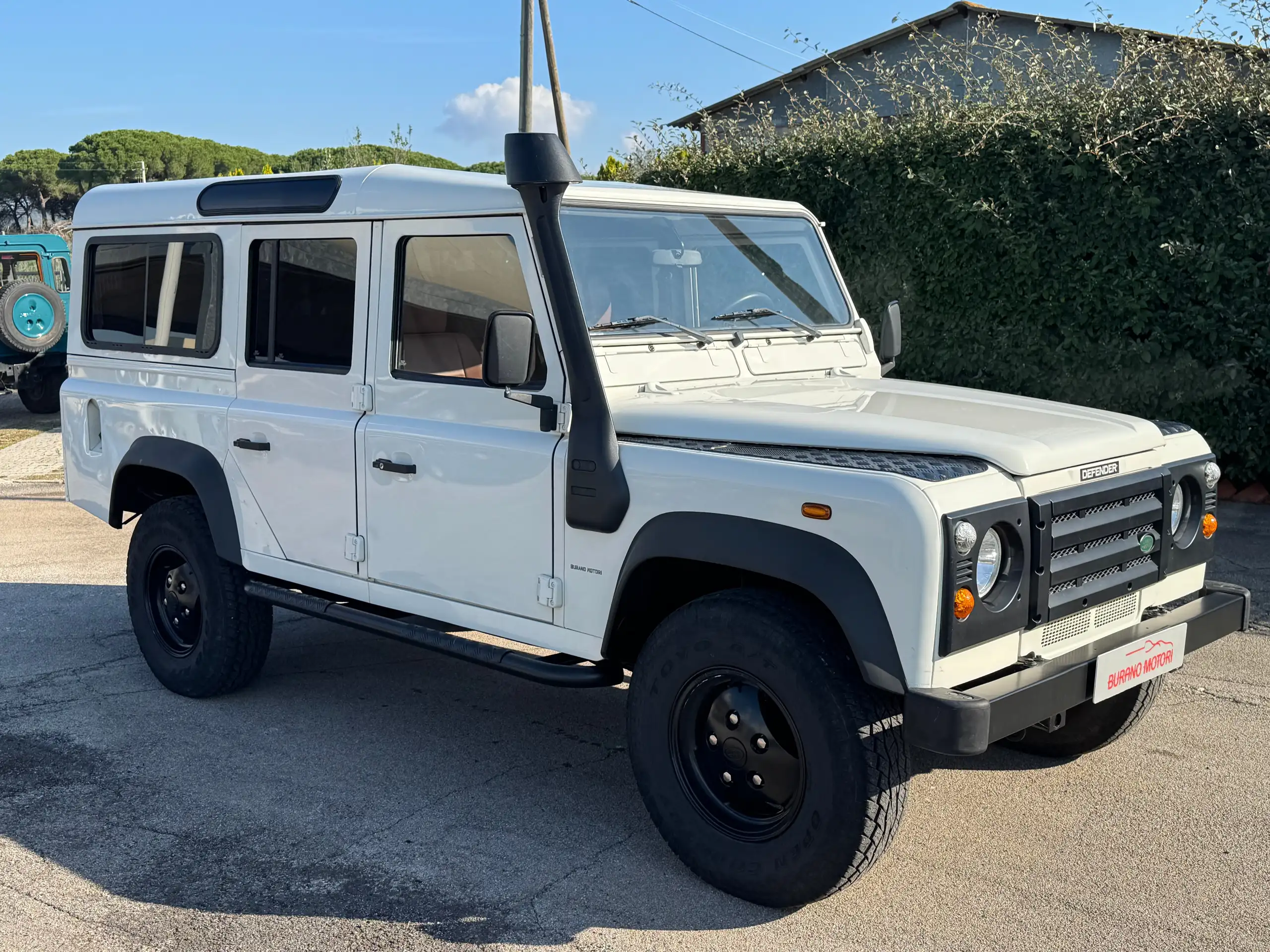 Land Rover - Defender