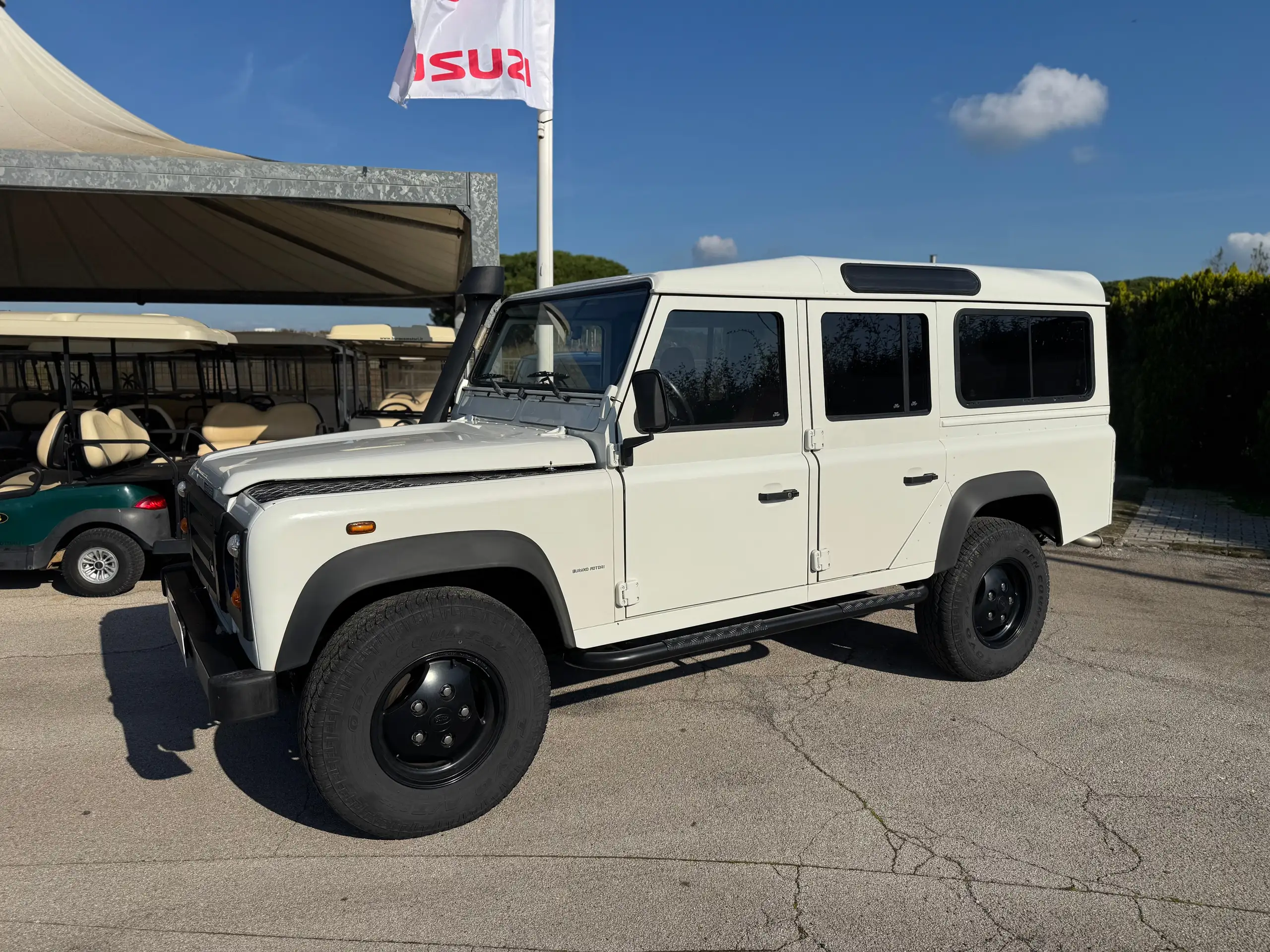 Land Rover - Defender