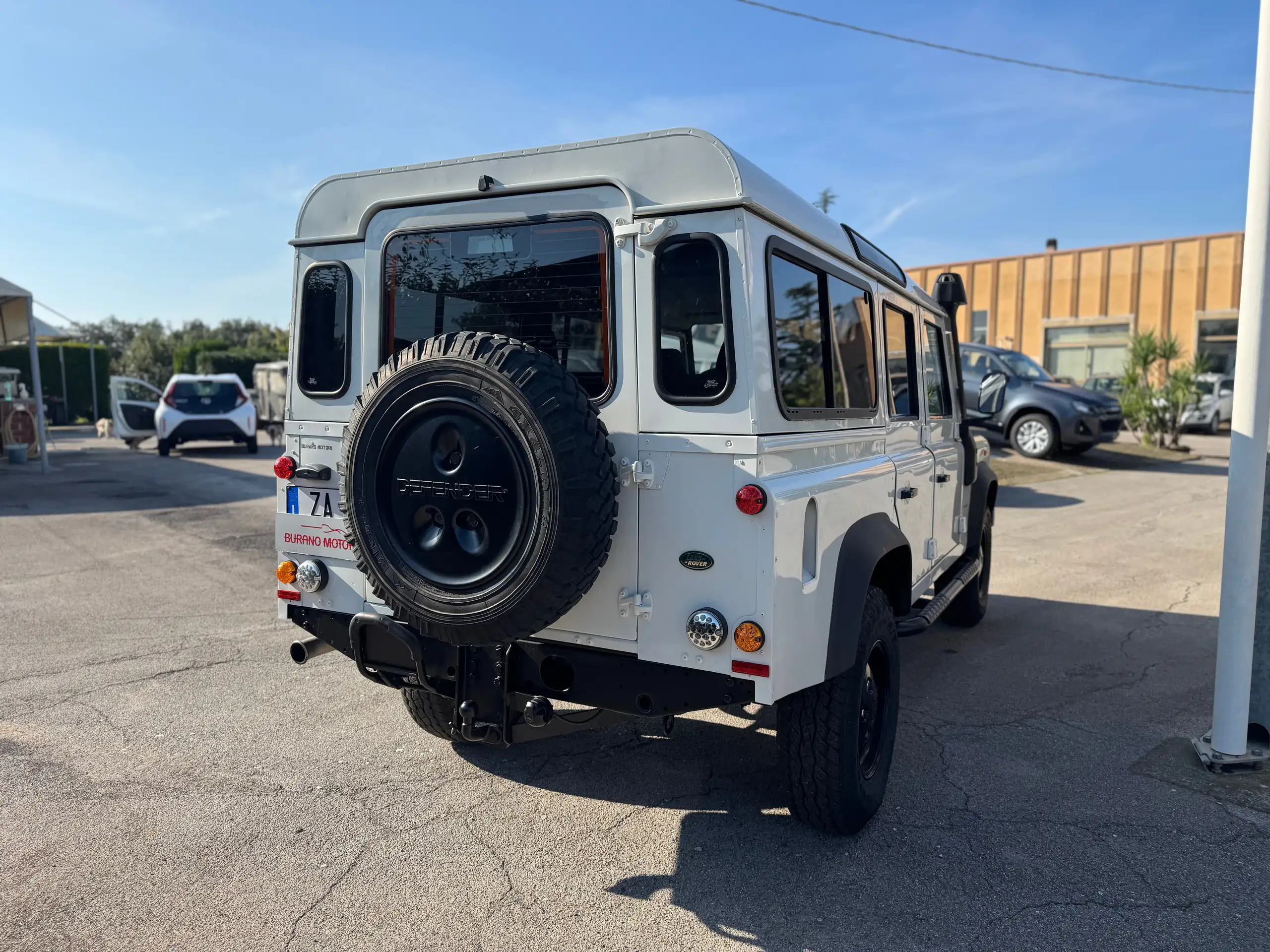 Land Rover - Defender