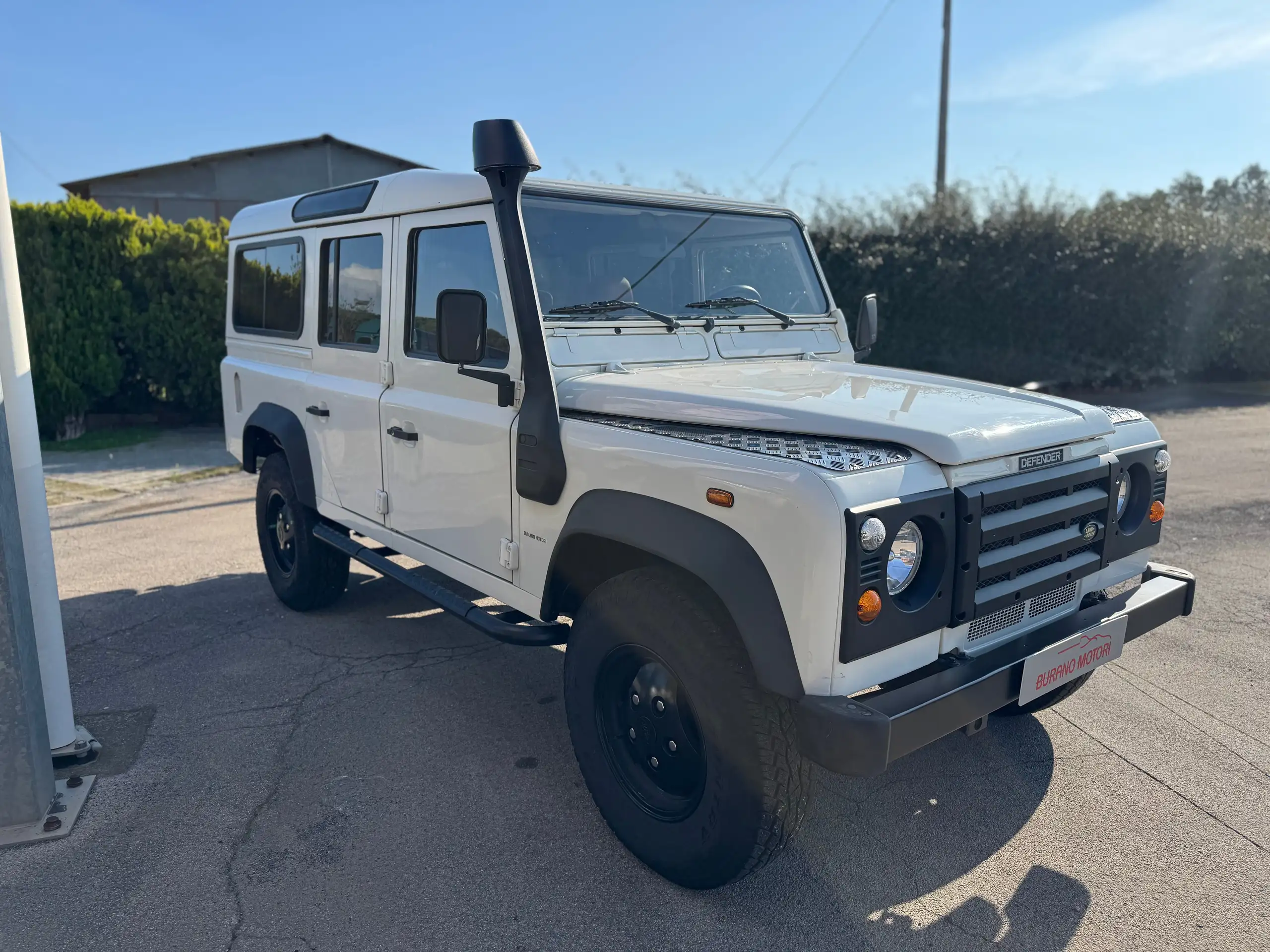 Land Rover - Defender