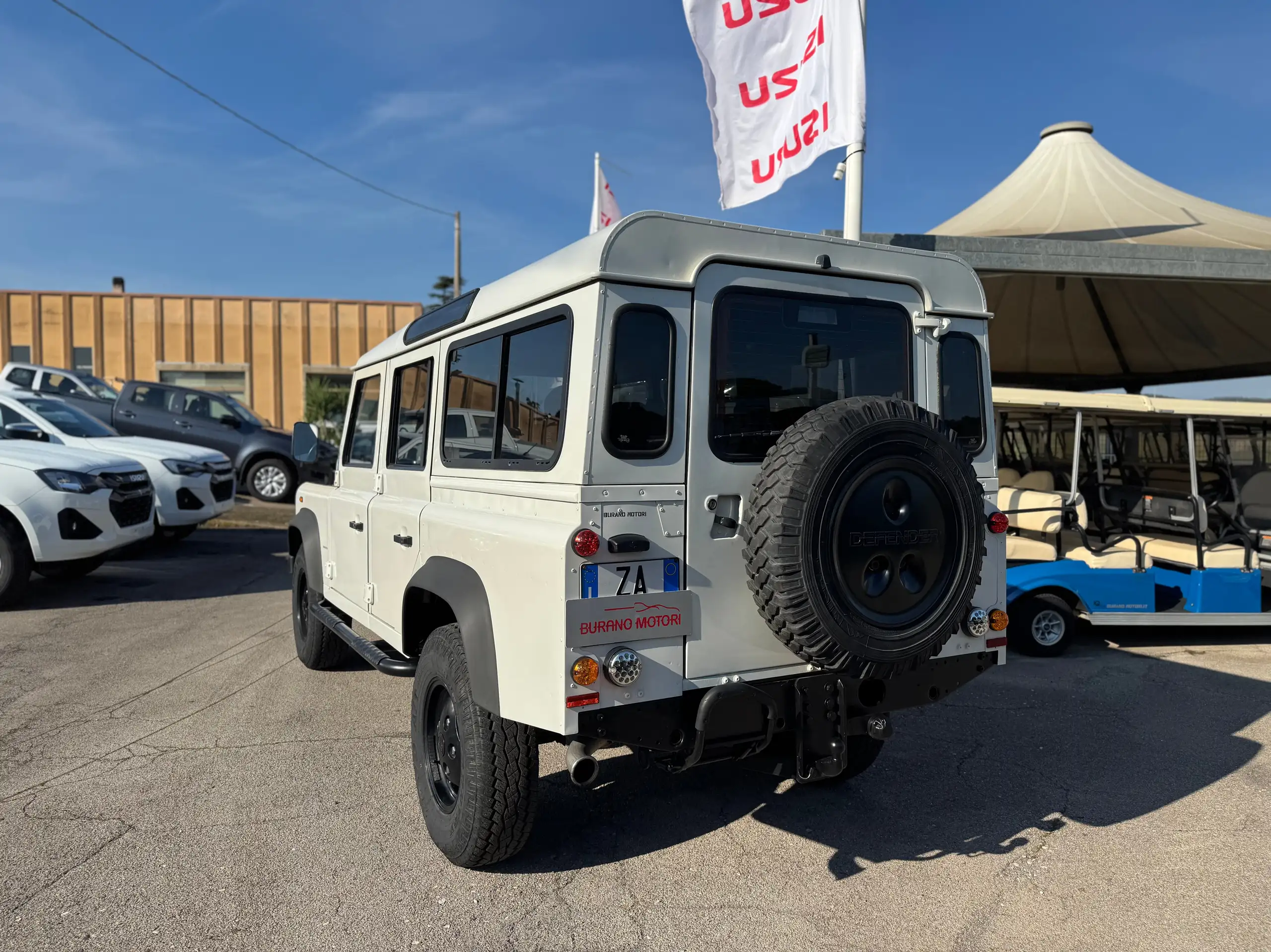 Land Rover - Defender