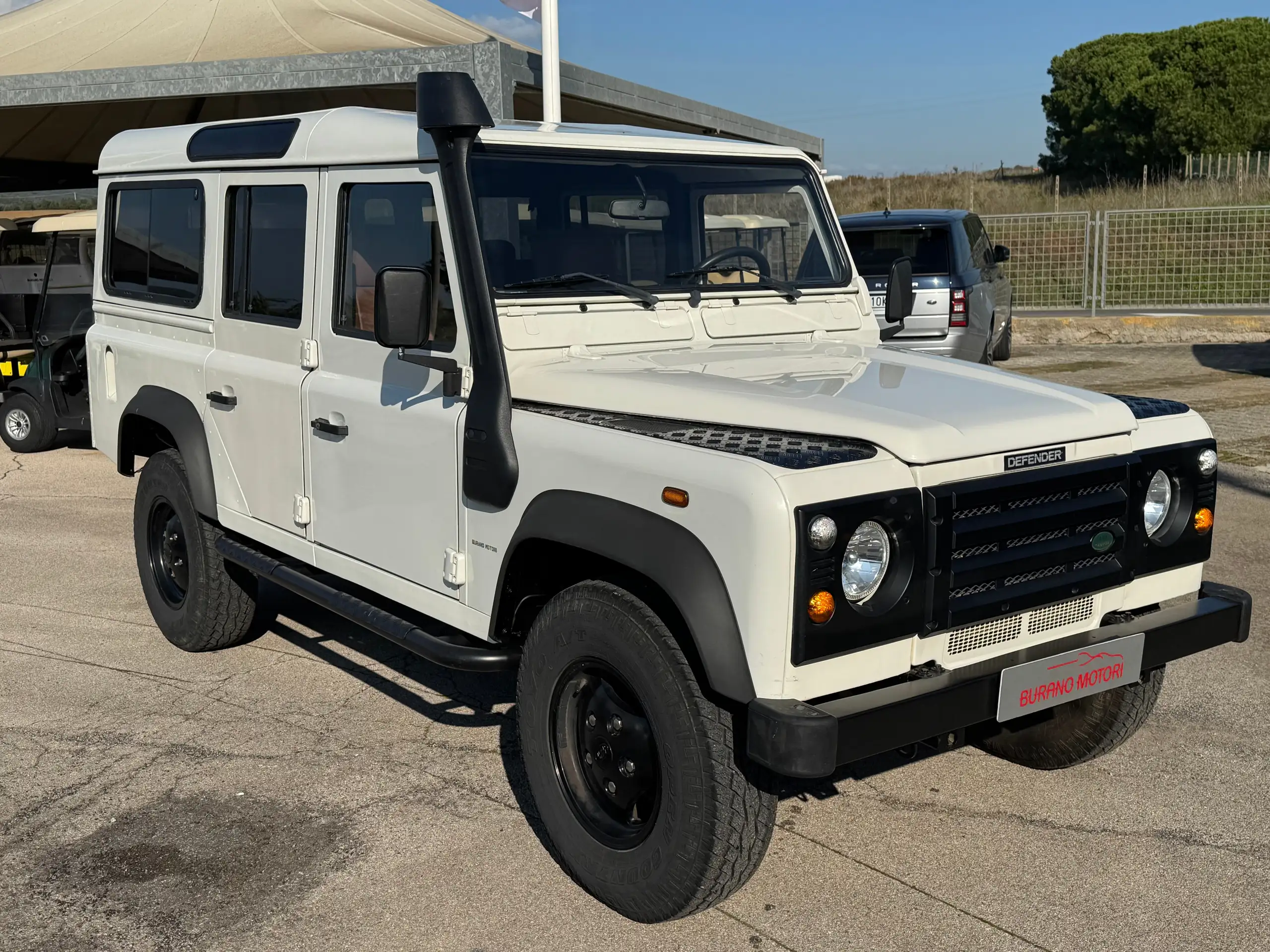 Land Rover - Defender