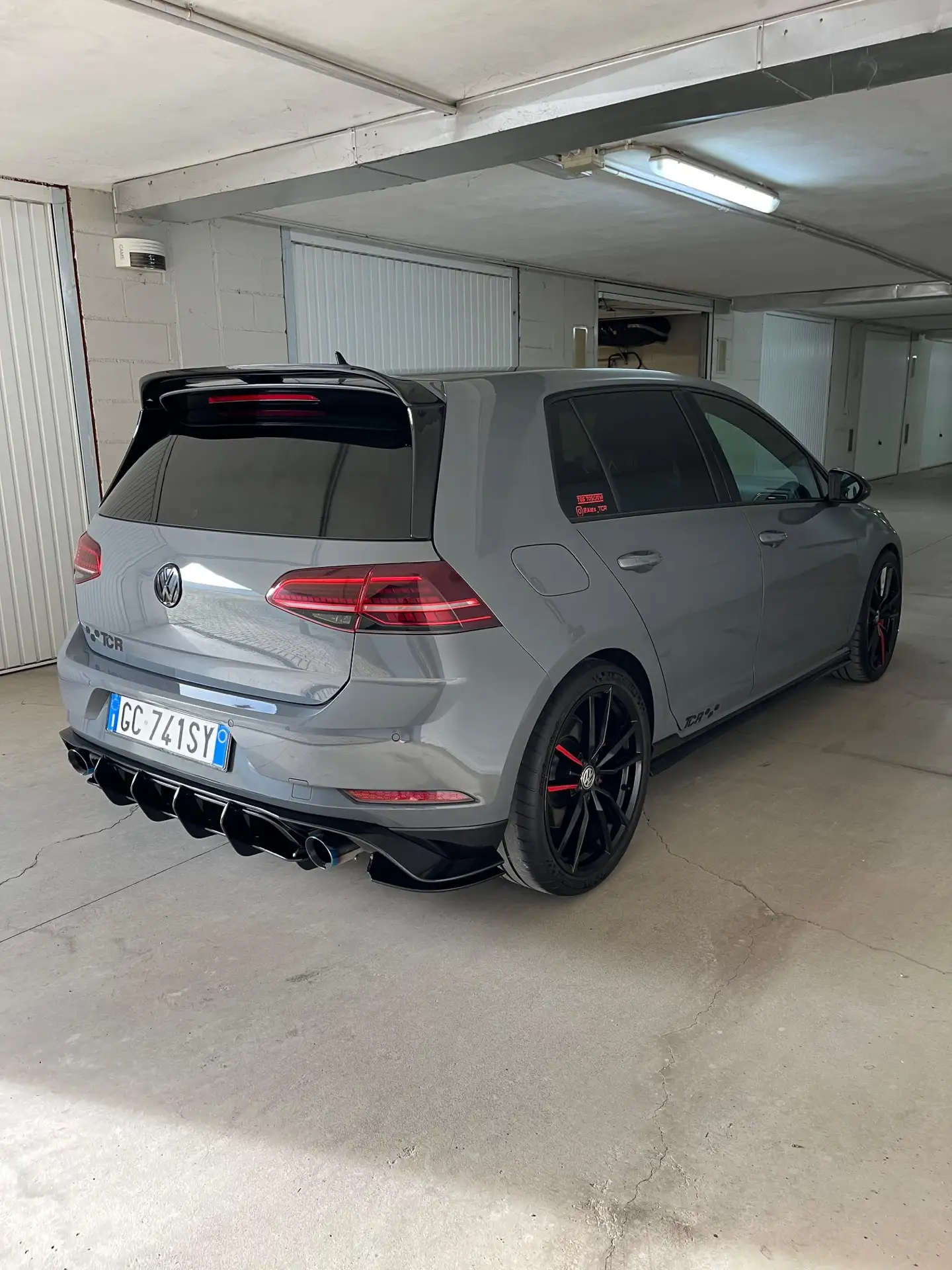 Volkswagen - Golf GTI