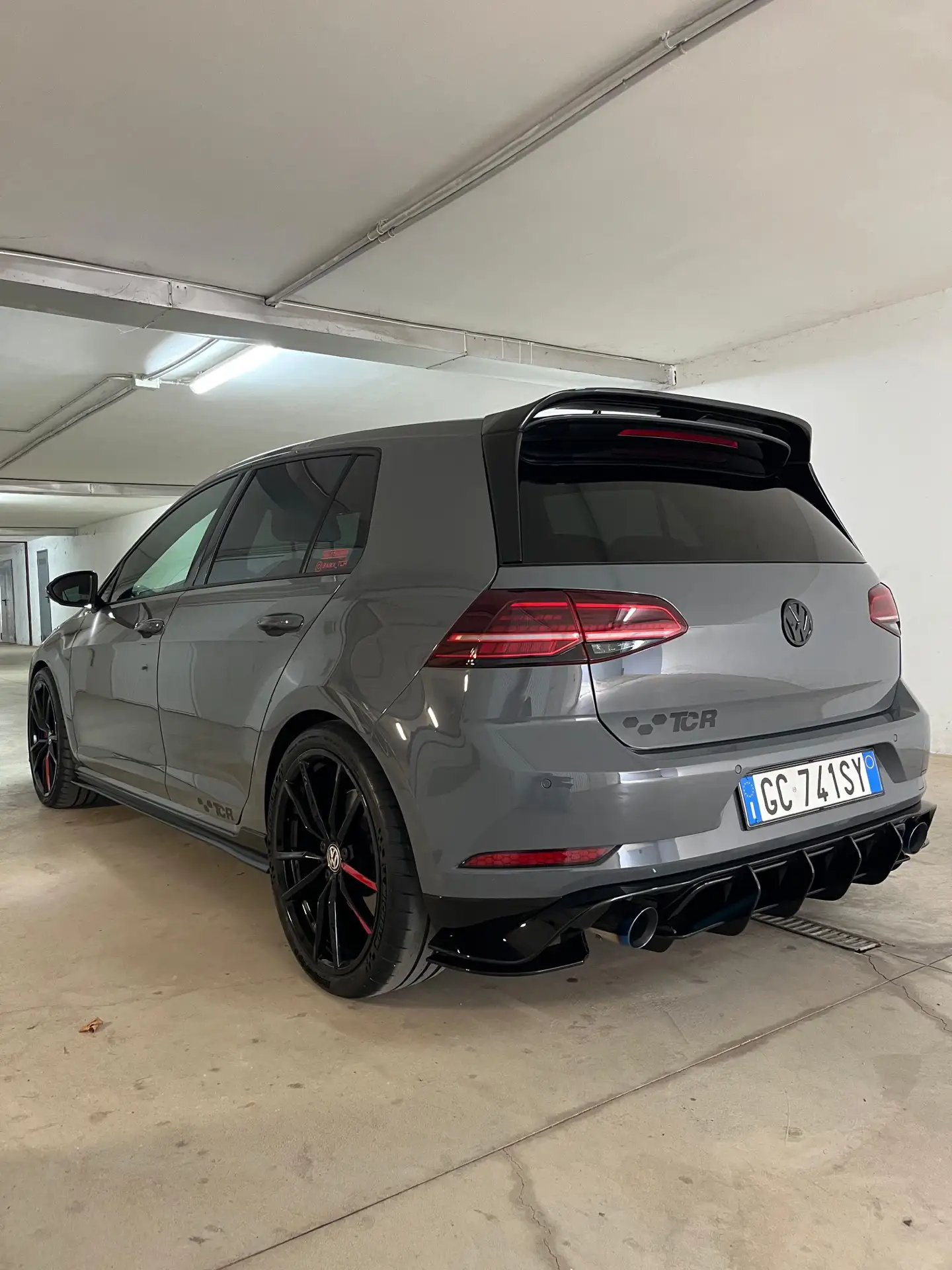 Volkswagen - Golf GTI