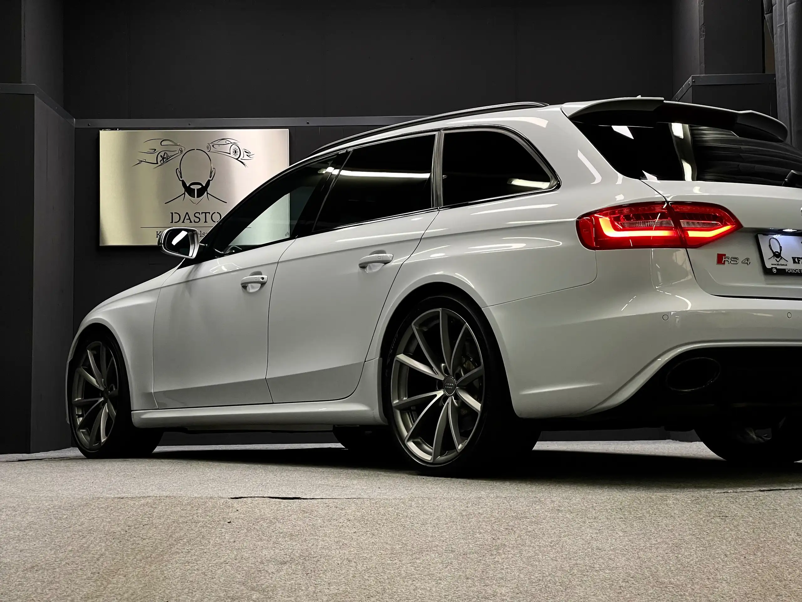 Audi - RS4